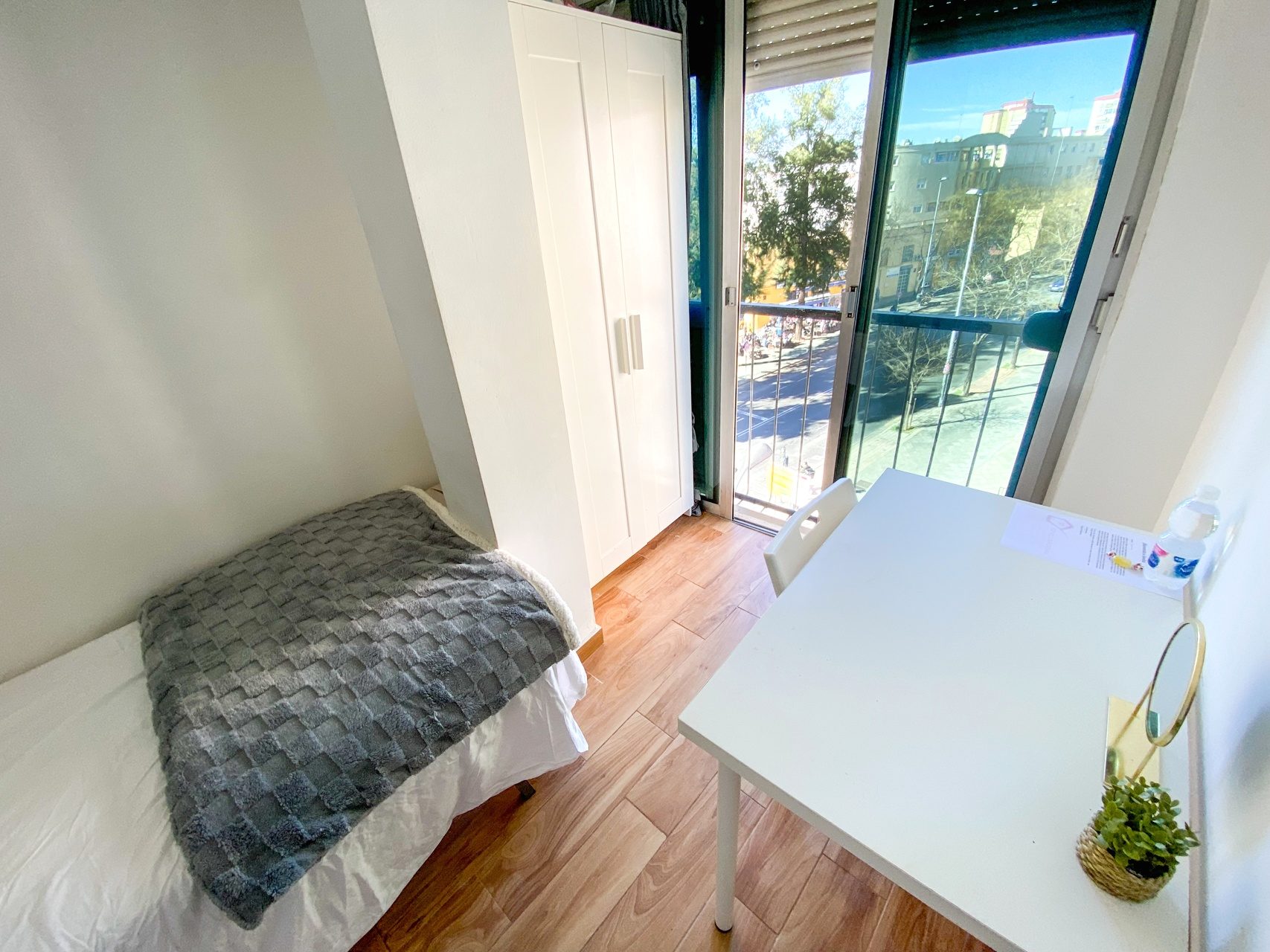 Apartamento de 4 habitaciones ideal para estudiantes en Triana