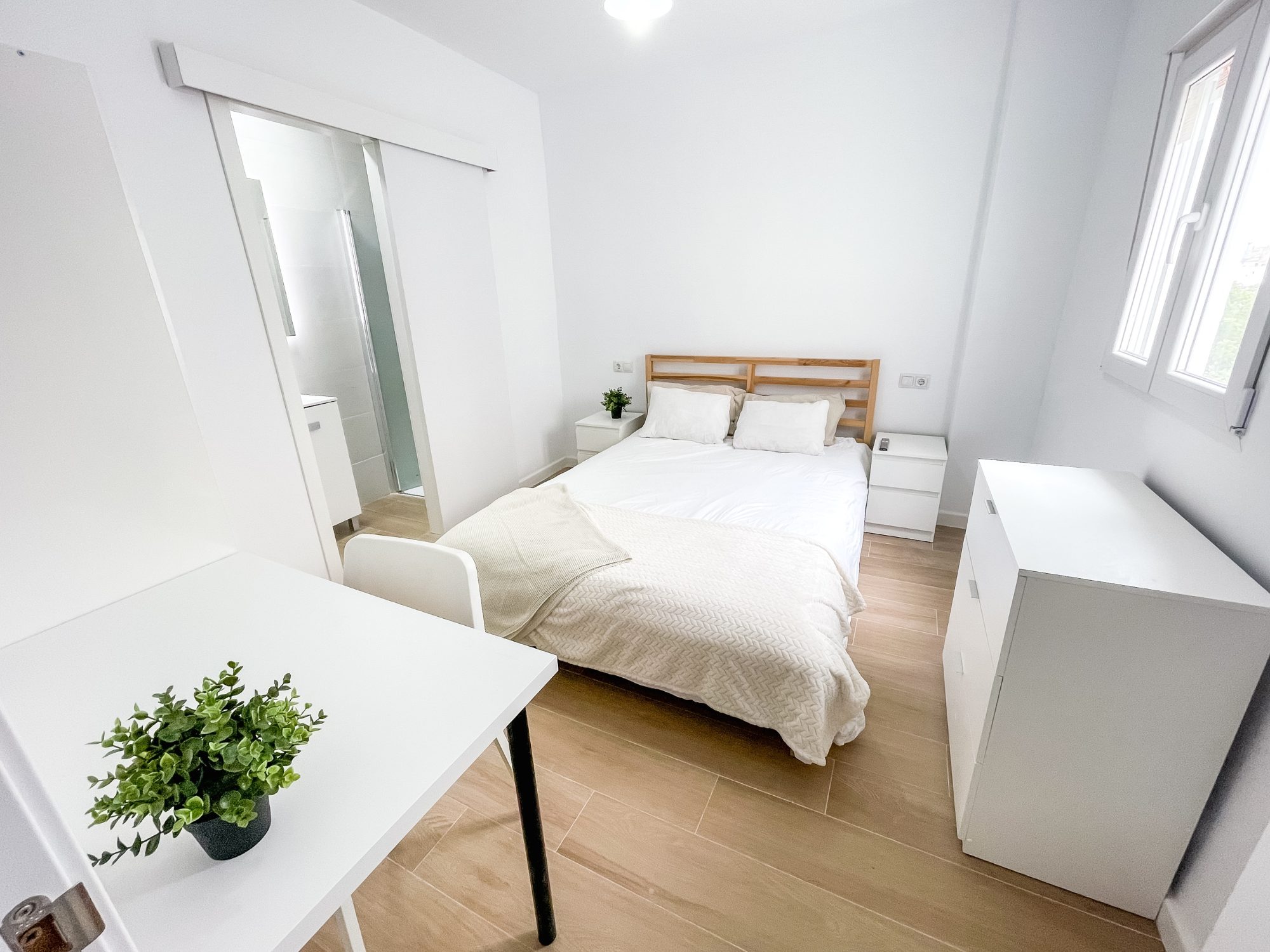 Espectacular Piso de 4 Habitaciones en Manuel Arellano, Sevilla.