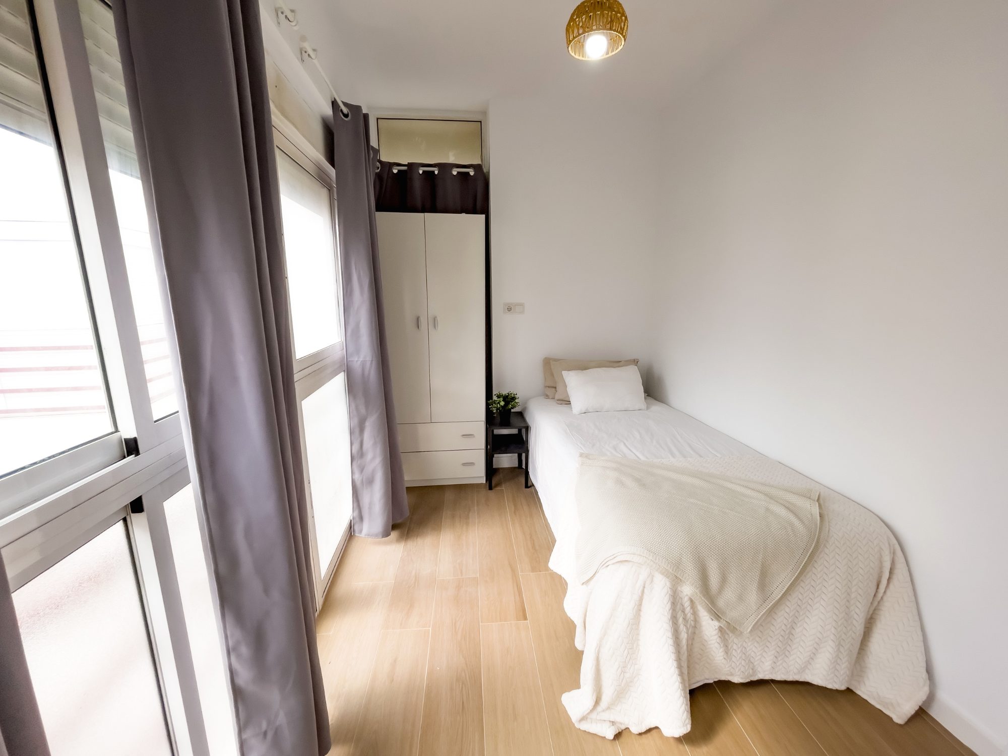 Espectacular Piso de 4 Habitaciones en Manuel Arellano, Sevilla.