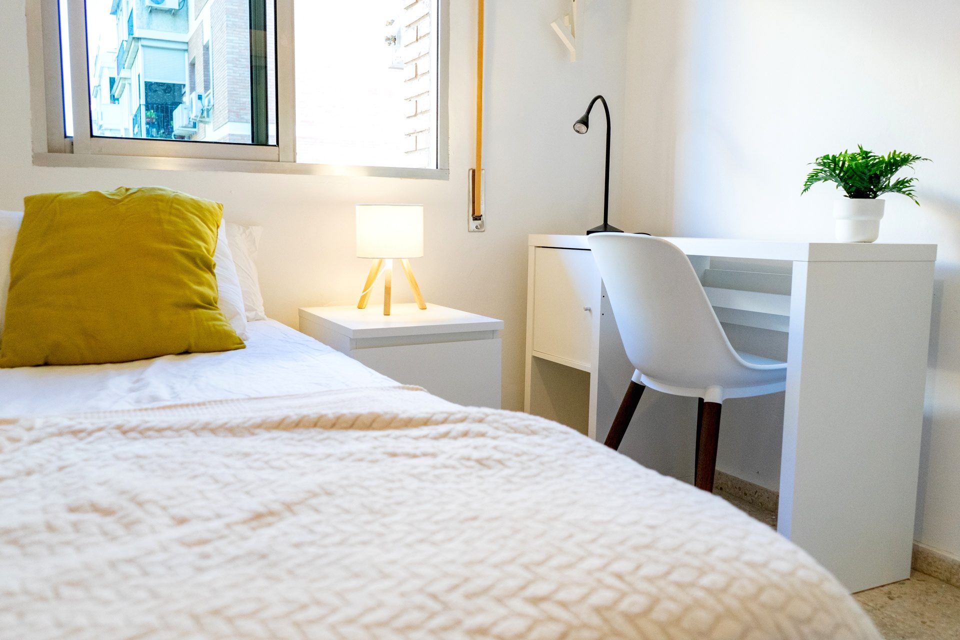 Acogedor Apartamento de 3 Habitaciones en Calle Zafiro, La Macarena