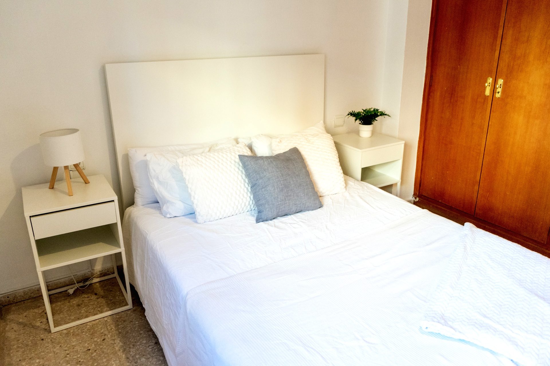 Acogedor Apartamento de 3 Habitaciones en Calle Zafiro, La Macarena