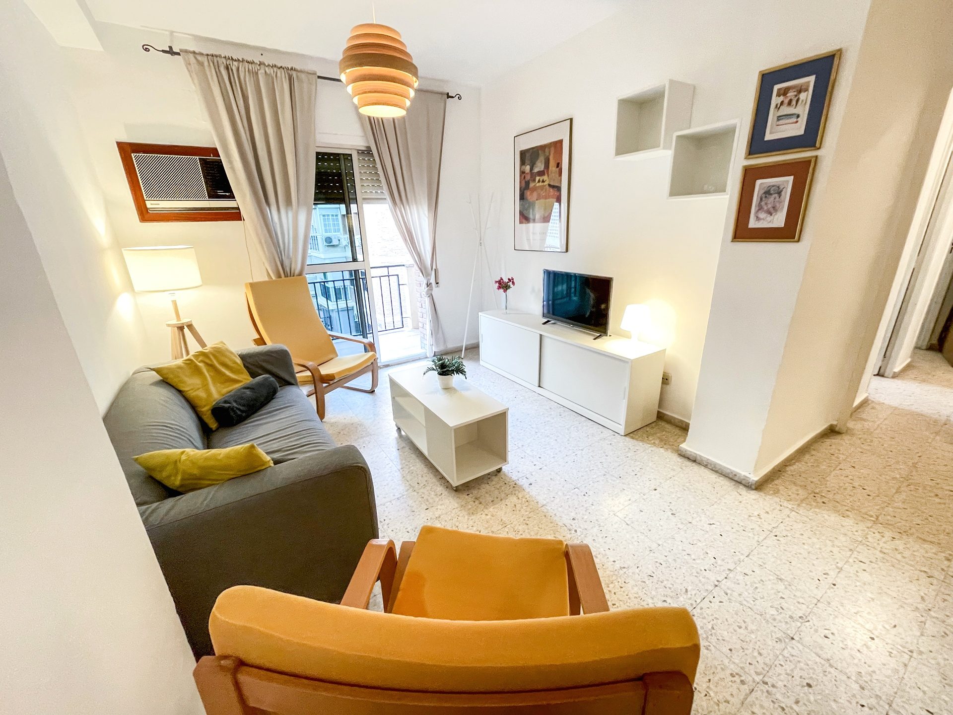 Acogedor Apartamento de 3 Habitaciones en Calle Zafiro, La Macarena