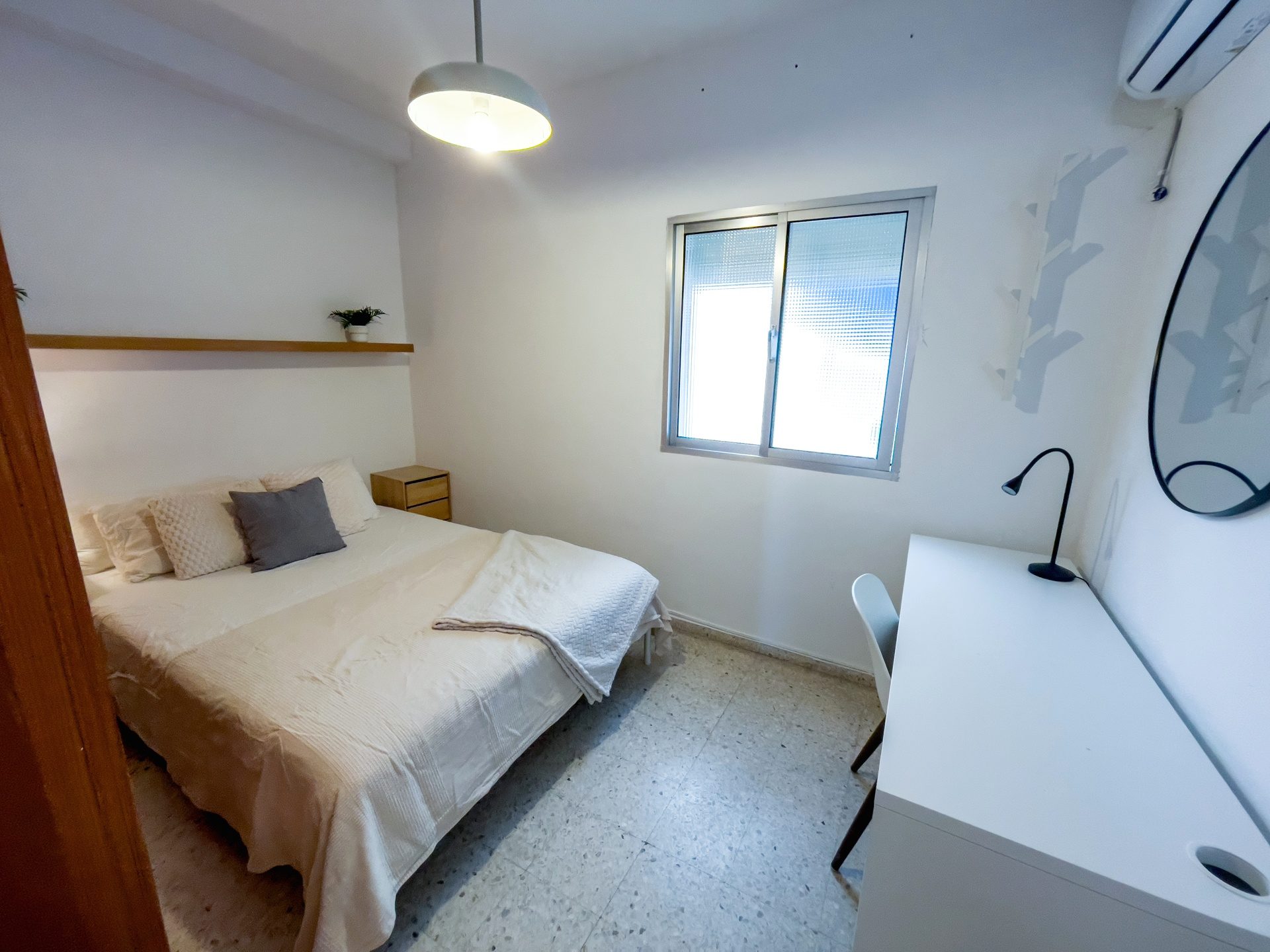 Acogedor Apartamento de 3 Habitaciones en Calle Zafiro, La Macarena