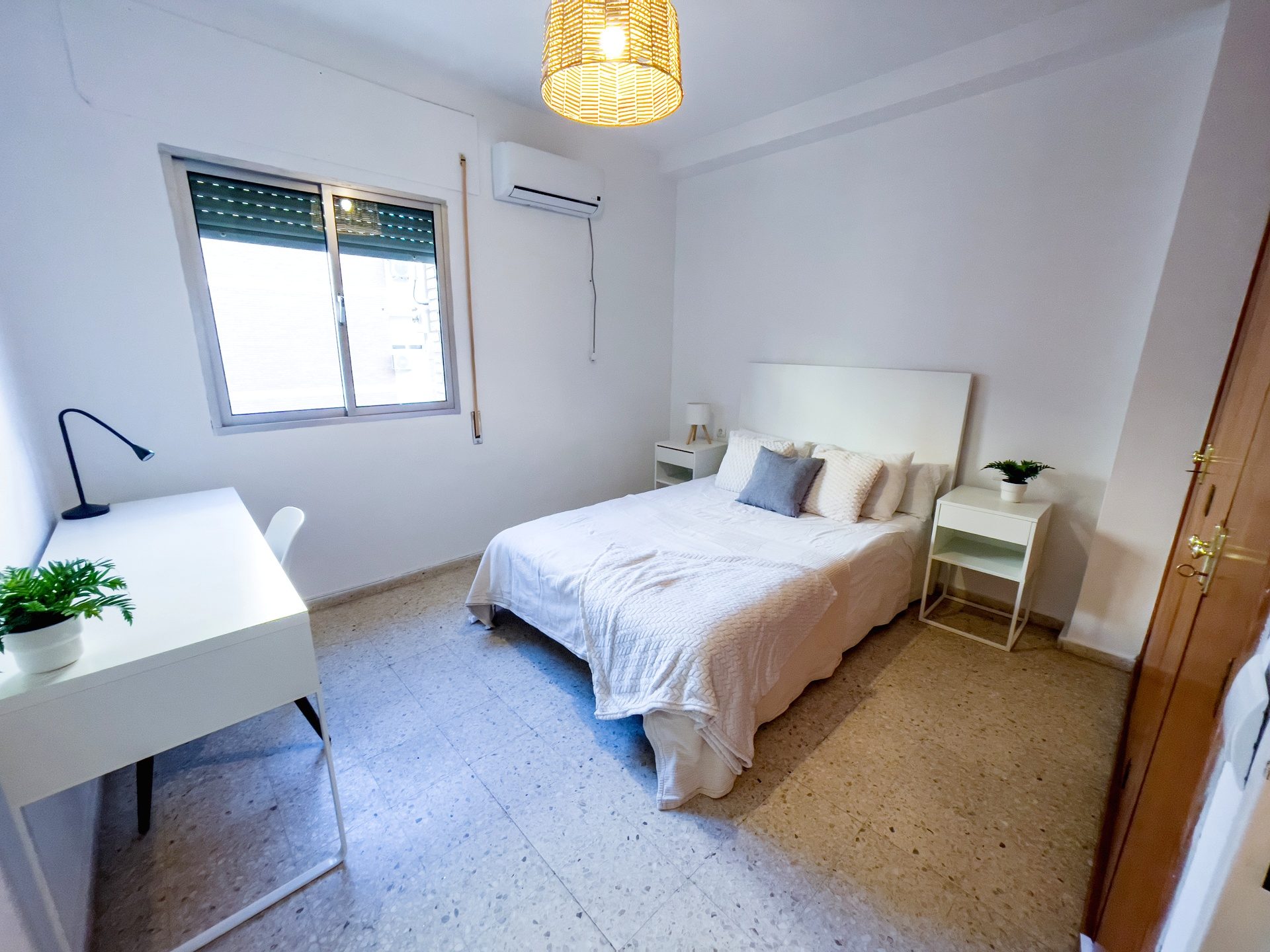 Acogedor Apartamento de 3 Habitaciones en Calle Zafiro, La Macarena