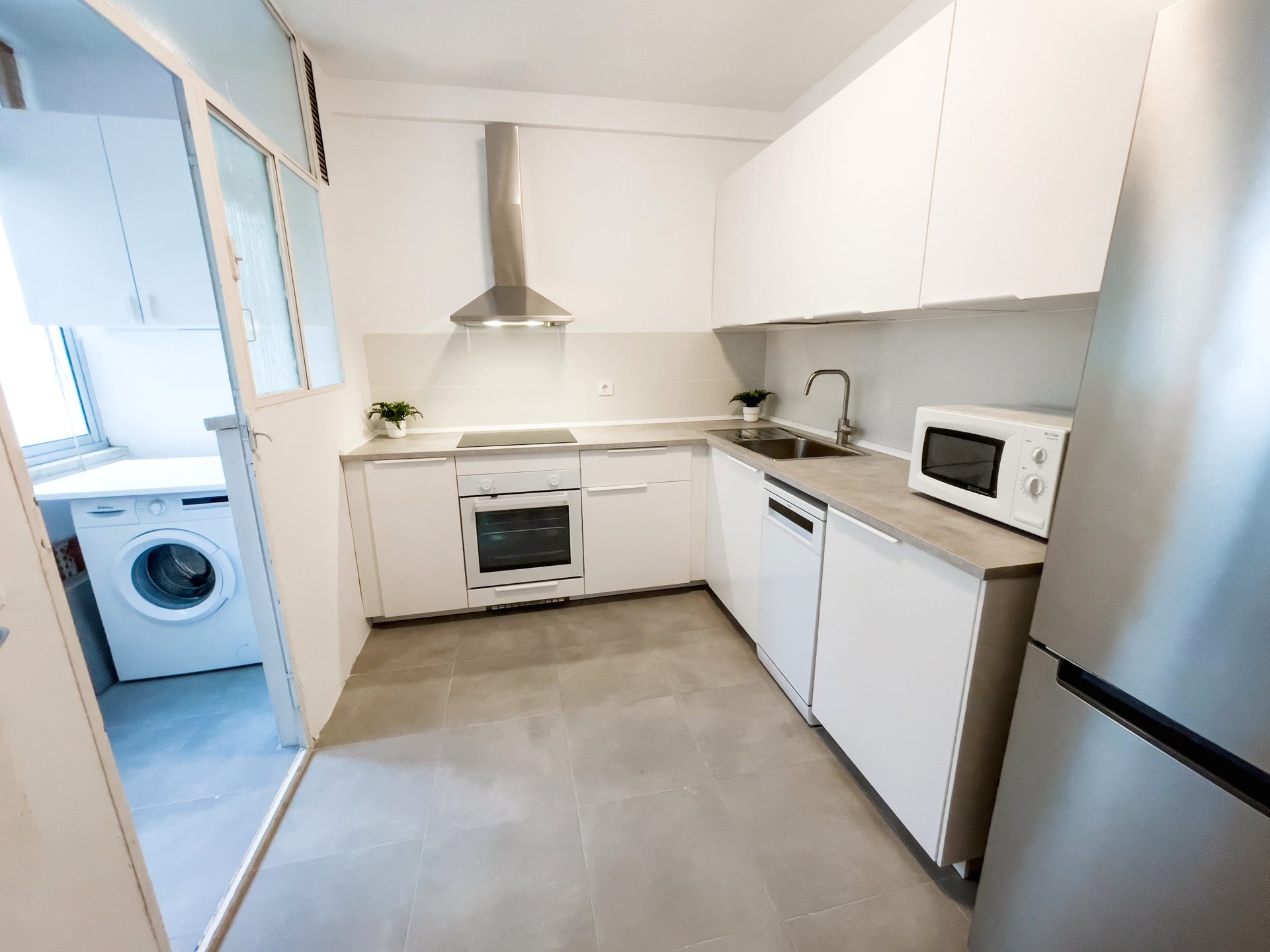 Acogedor Apartamento de 3 Habitaciones en Calle Zafiro, La Macarena