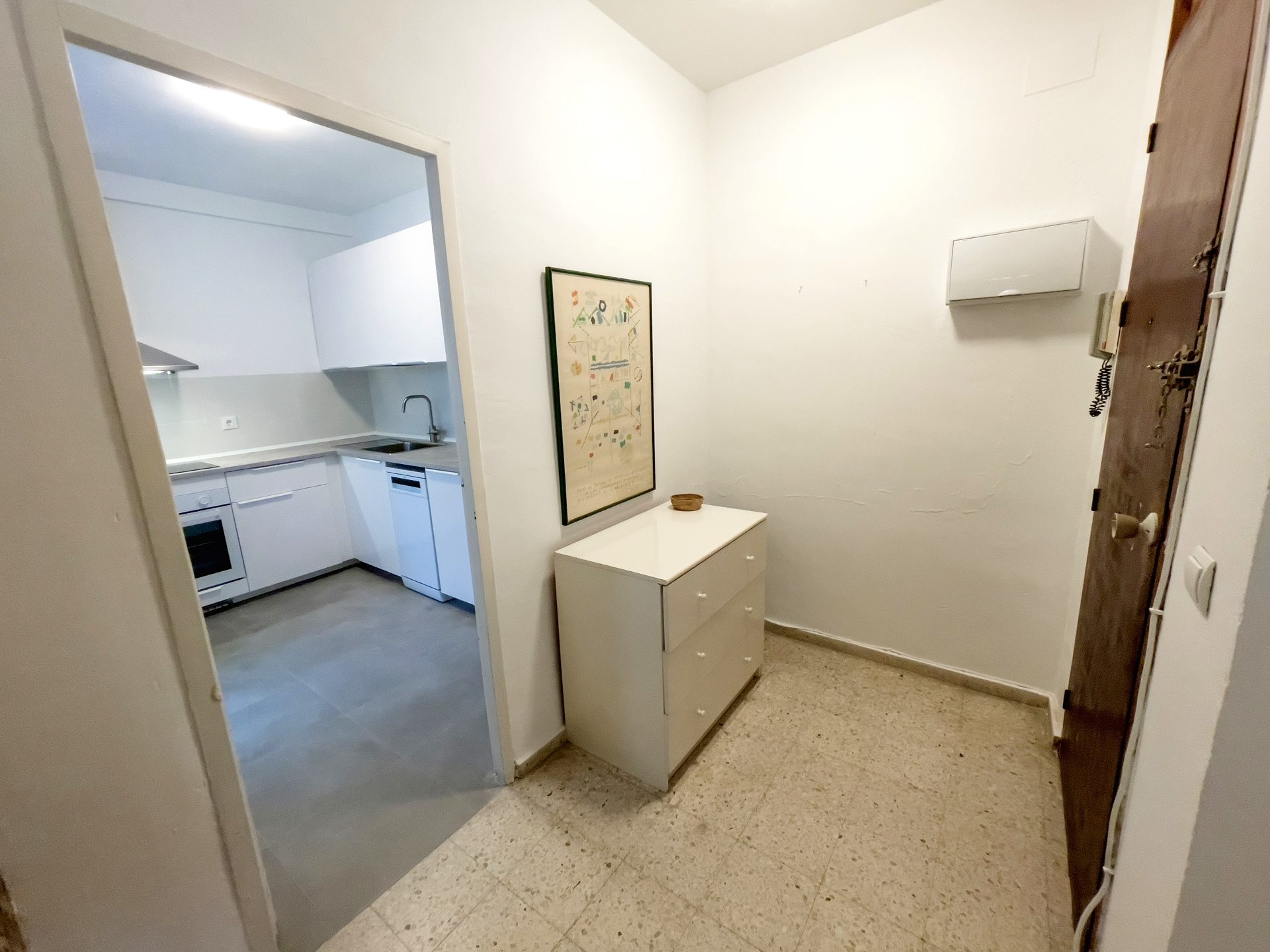 Acogedor Apartamento de 3 Habitaciones en Calle Zafiro, La Macarena