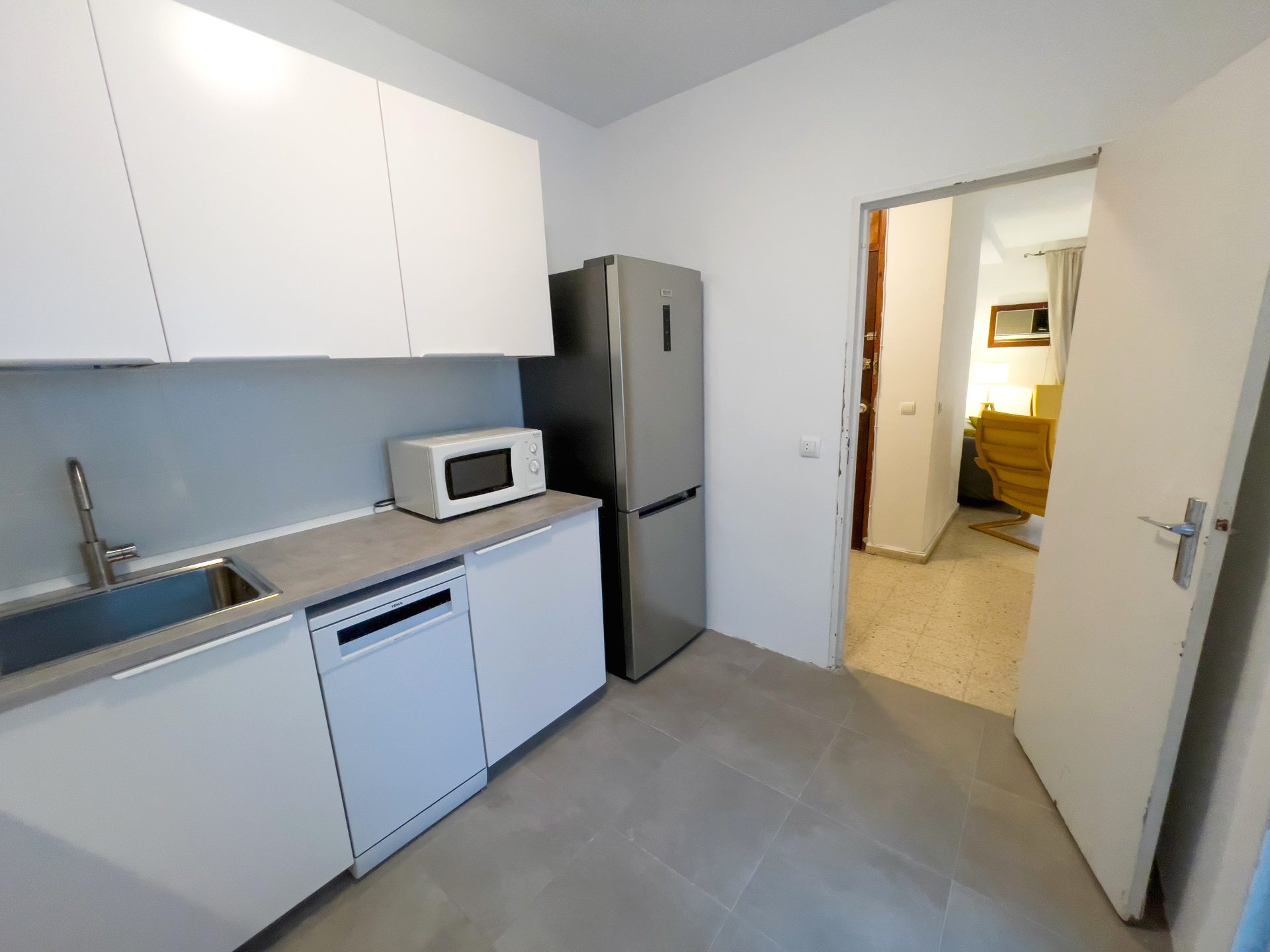 Acogedor Apartamento de 3 Habitaciones en Calle Zafiro, La Macarena