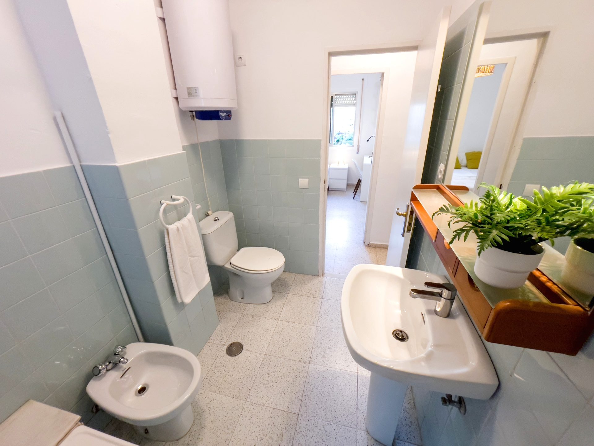 Acogedor Apartamento de 3 Habitaciones en Calle Zafiro, La Macarena