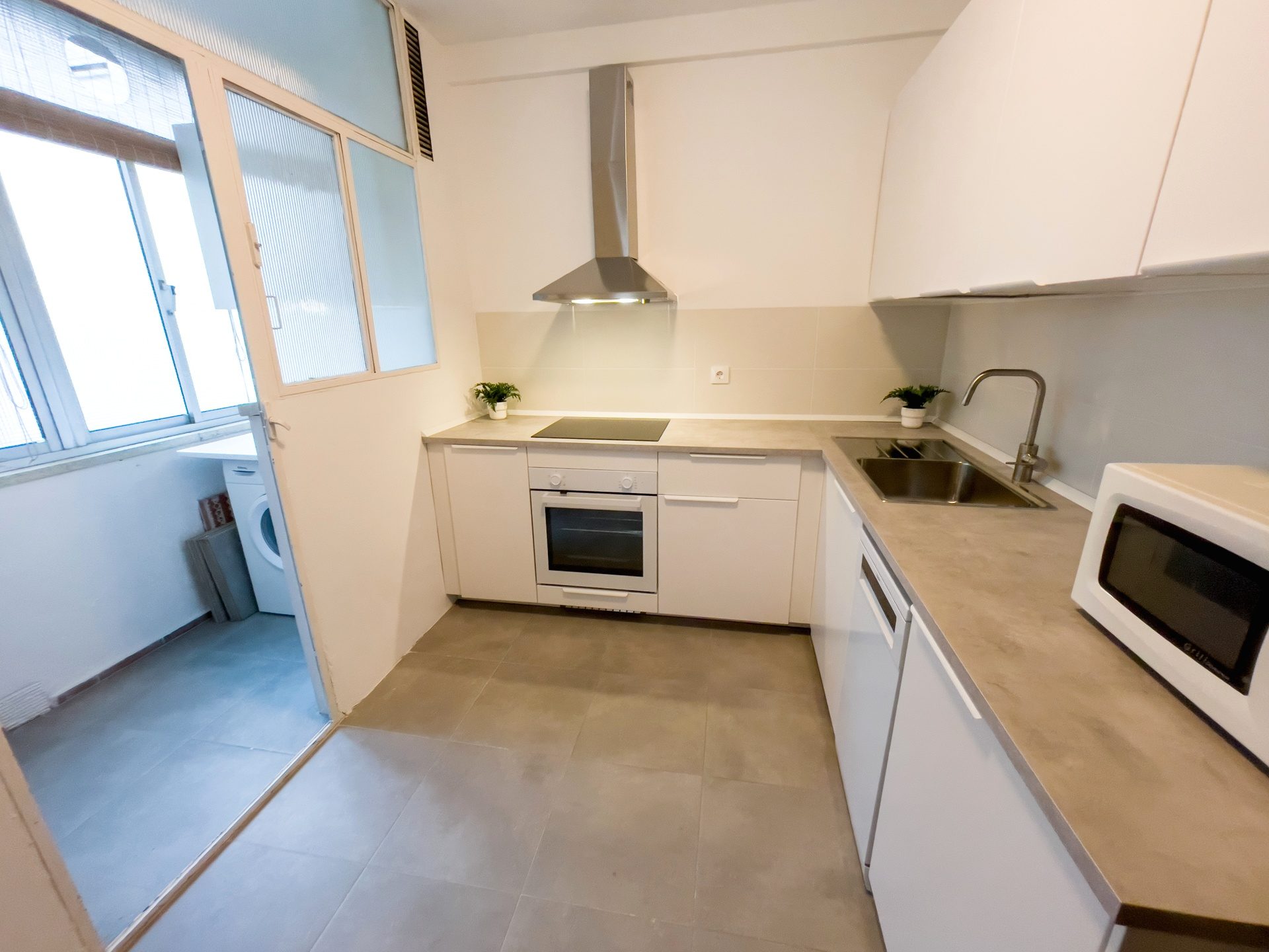 Acogedor Apartamento de 3 Habitaciones en Calle Zafiro, La Macarena