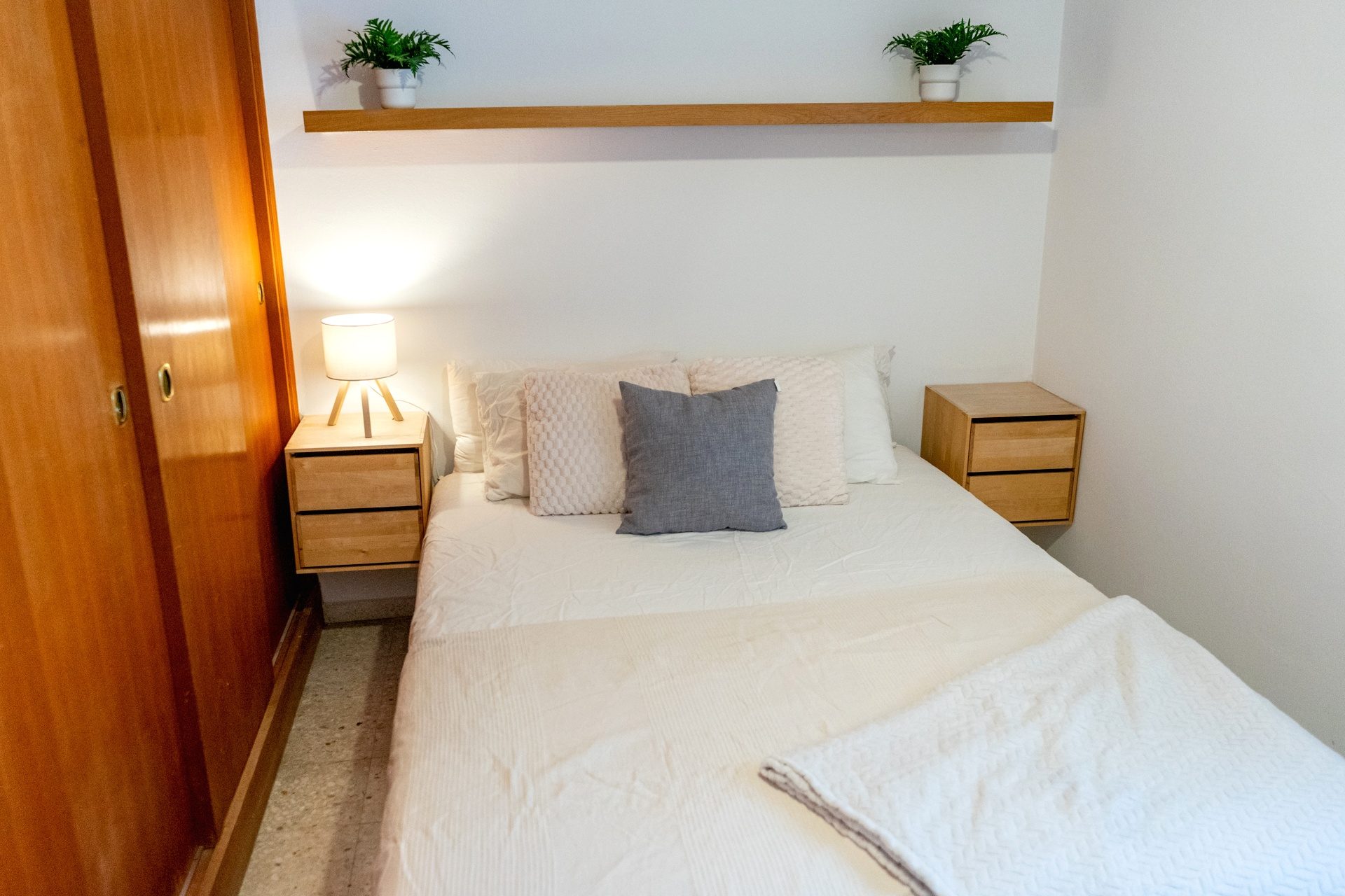 Acogedor Apartamento de 3 Habitaciones en Calle Zafiro, La Macarena