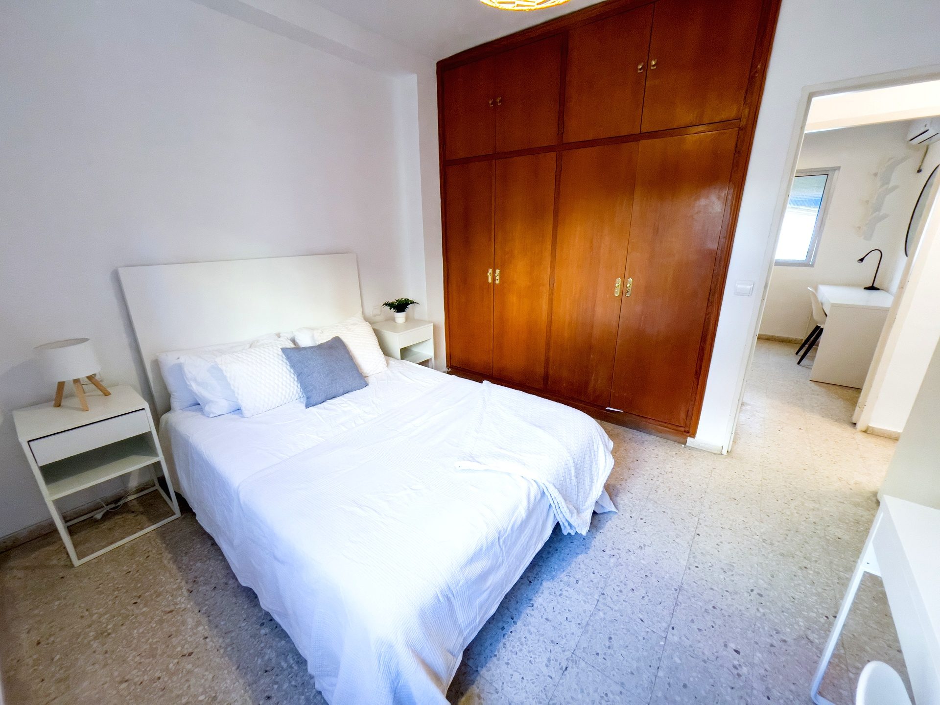 Acogedor Apartamento de 3 Habitaciones en Calle Zafiro, La Macarena