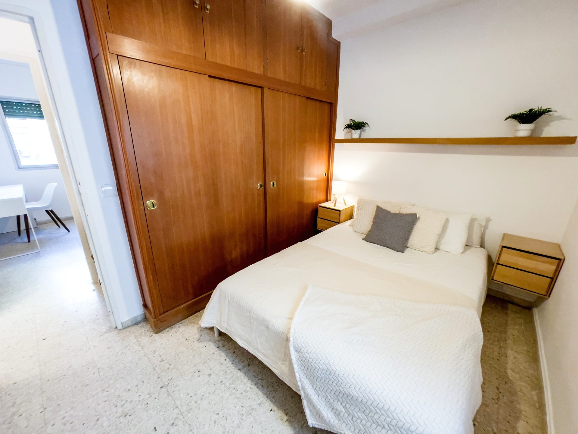 Acogedor Apartamento de 3 Habitaciones en Calle Zafiro, La Macarena
