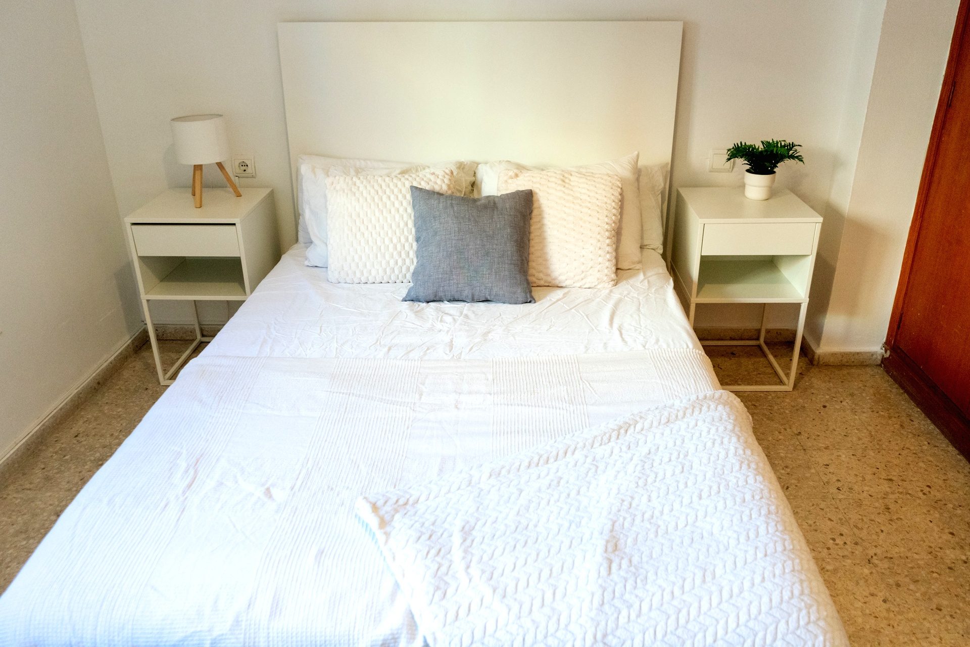 Acogedor Apartamento de 3 Habitaciones en Calle Zafiro, La Macarena