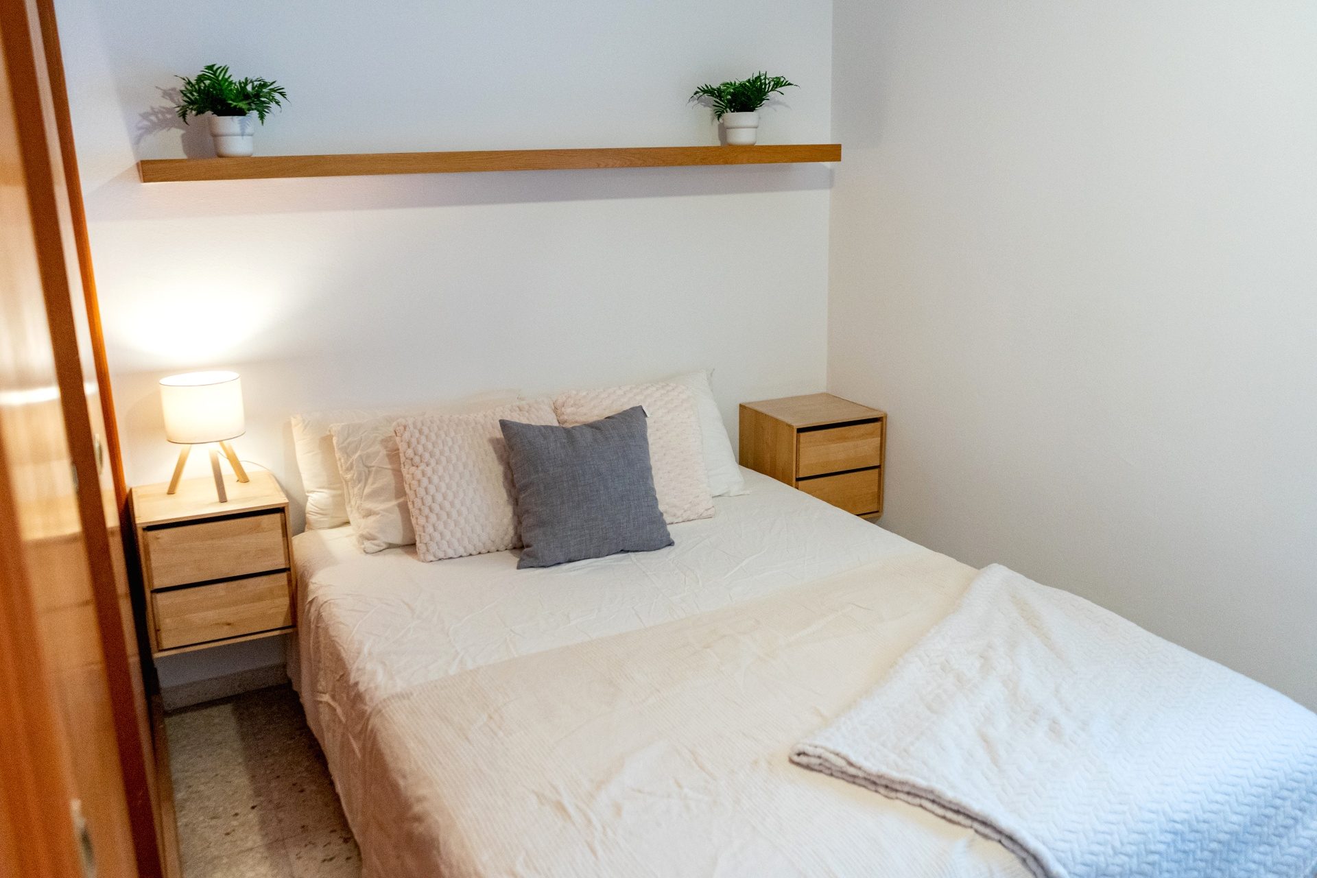 Acogedor Apartamento de 3 Habitaciones en Calle Zafiro, La Macarena