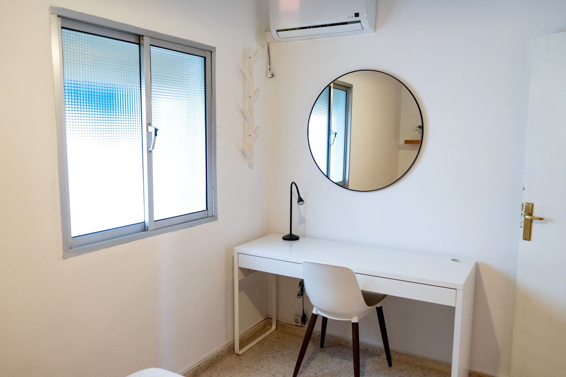 Acogedor Apartamento de 3 Habitaciones en Calle Zafiro, La Macarena