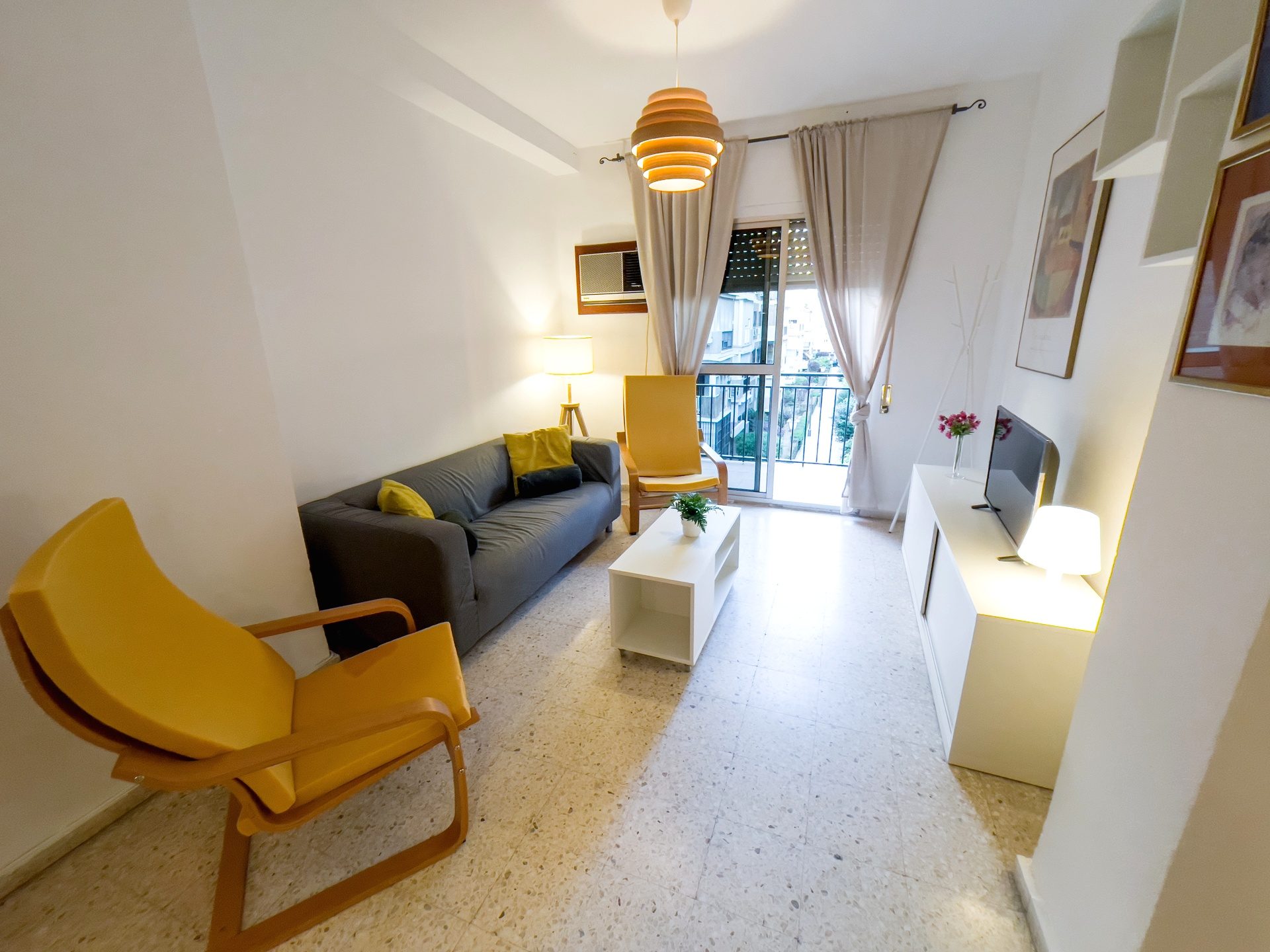 Acogedor Apartamento de 3 Habitaciones en Calle Zafiro, La Macarena