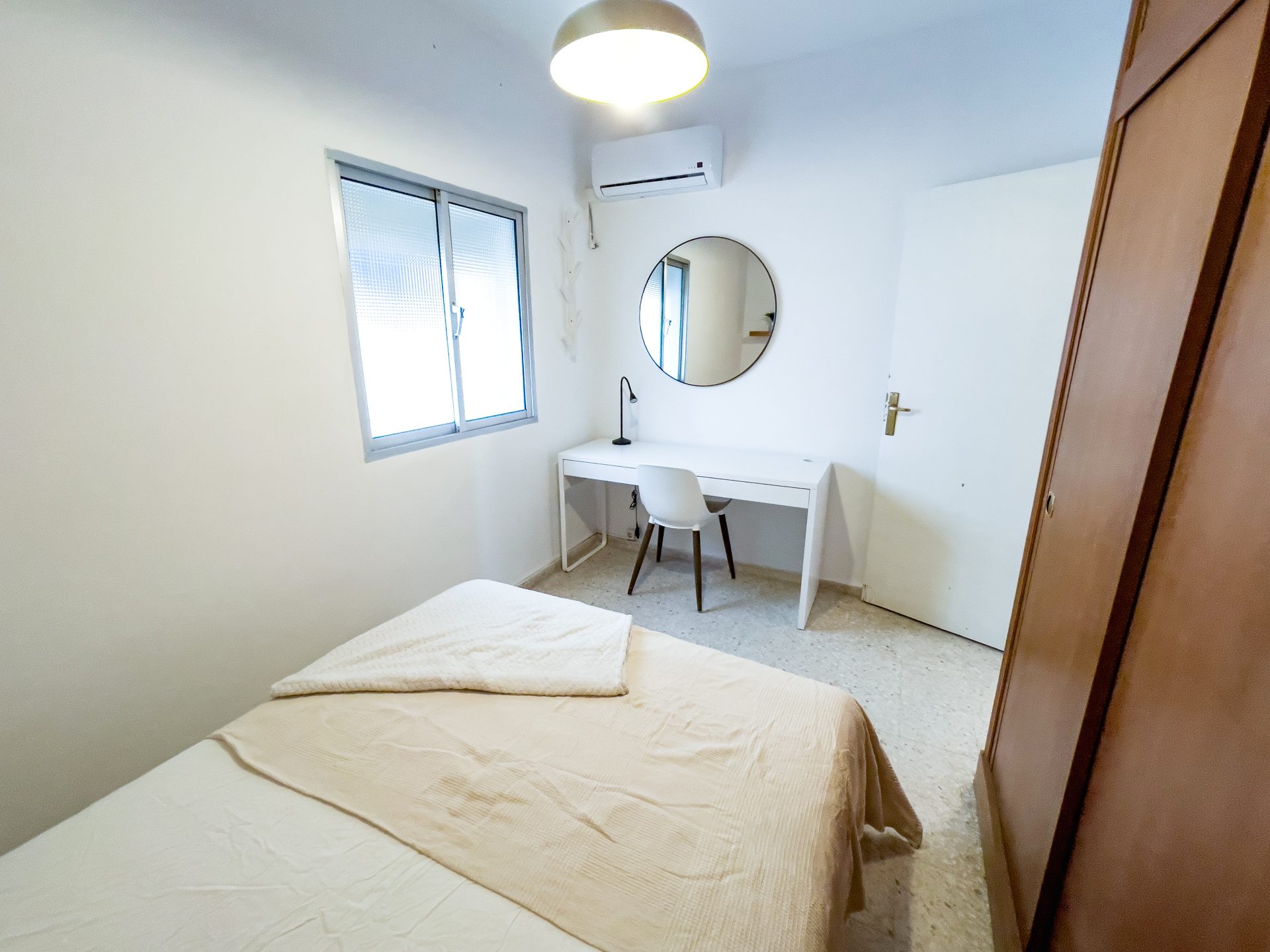 Acogedor Apartamento de 3 Habitaciones en Calle Zafiro, La Macarena