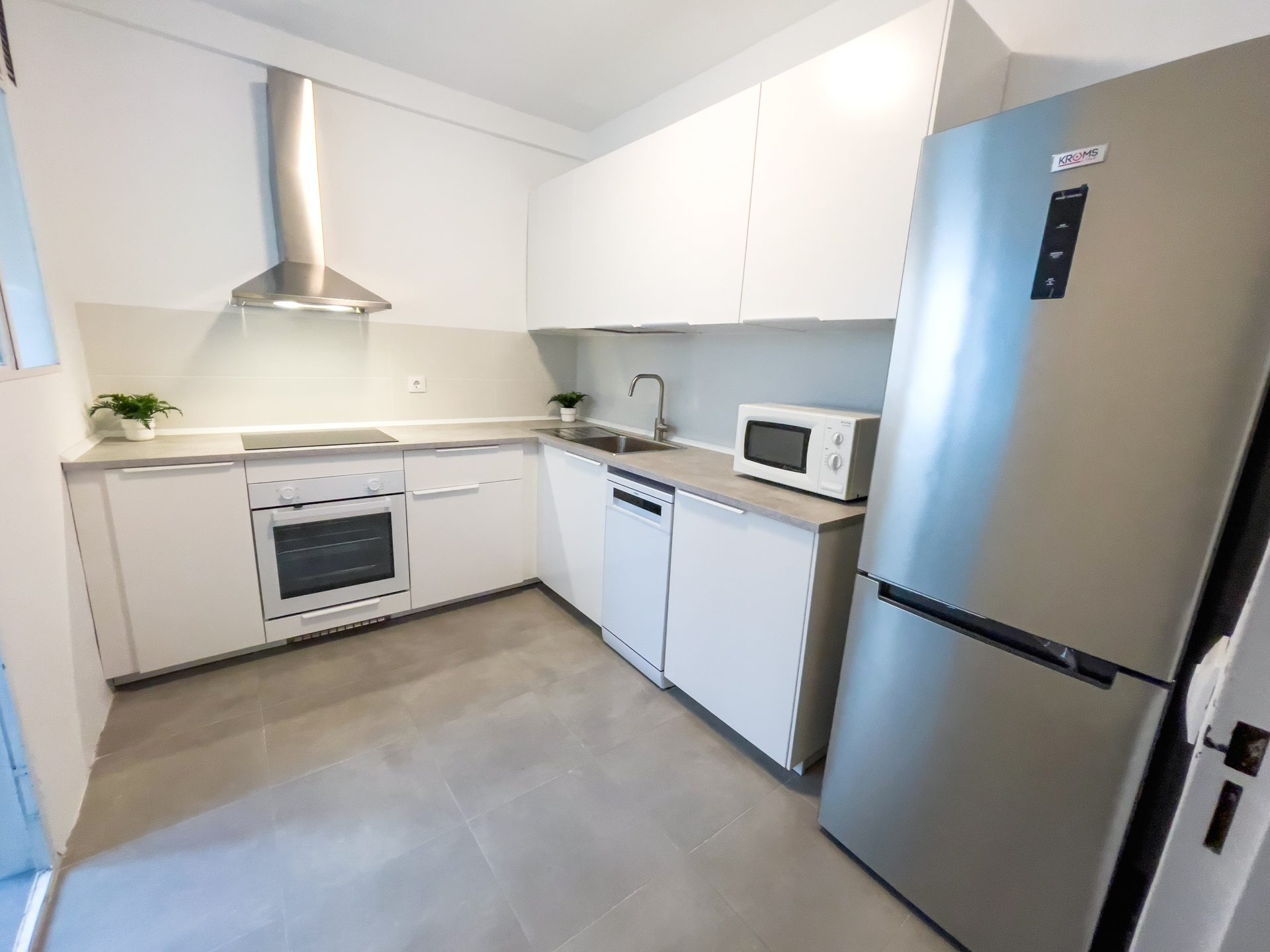 Acogedor Apartamento de 3 Habitaciones en Calle Zafiro, La Macarena