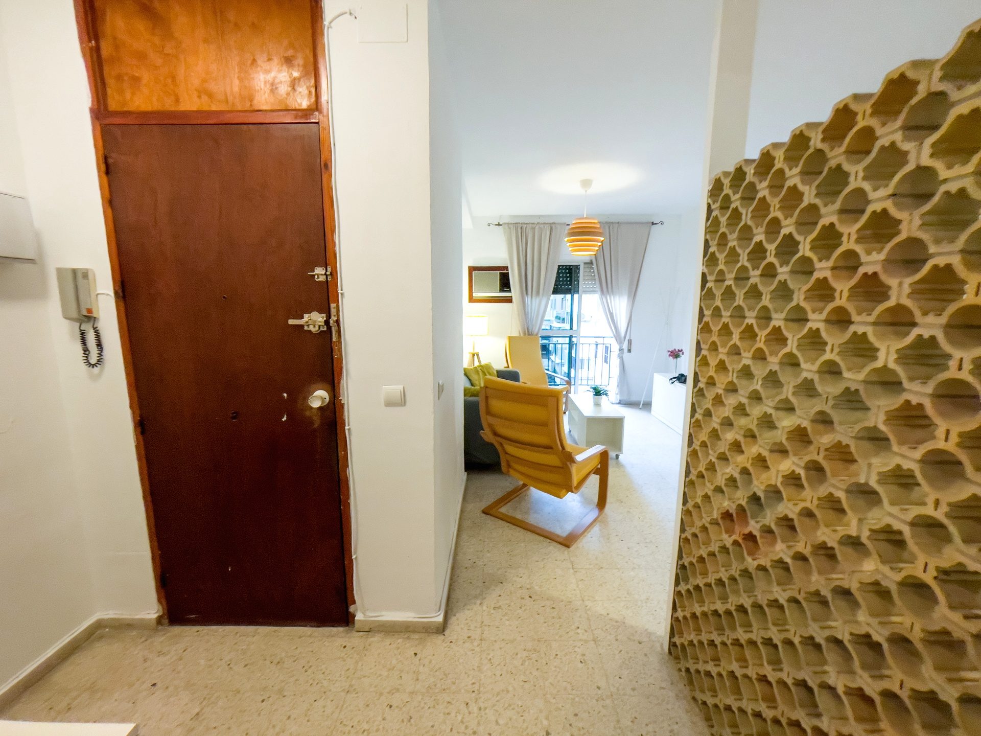 Acogedor Apartamento de 3 Habitaciones en Calle Zafiro, La Macarena
