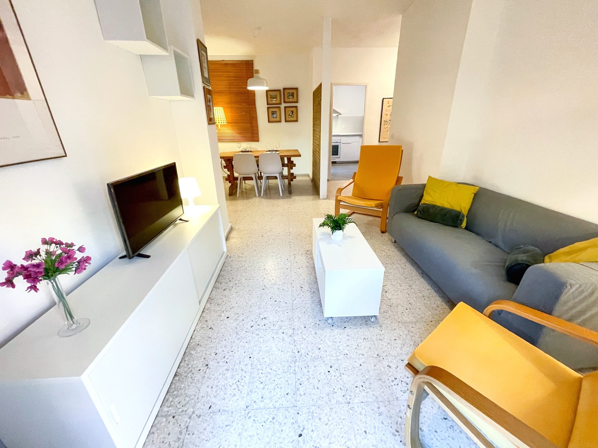 Acogedor Apartamento de 3 Habitaciones en Calle Zafiro, La Macarena