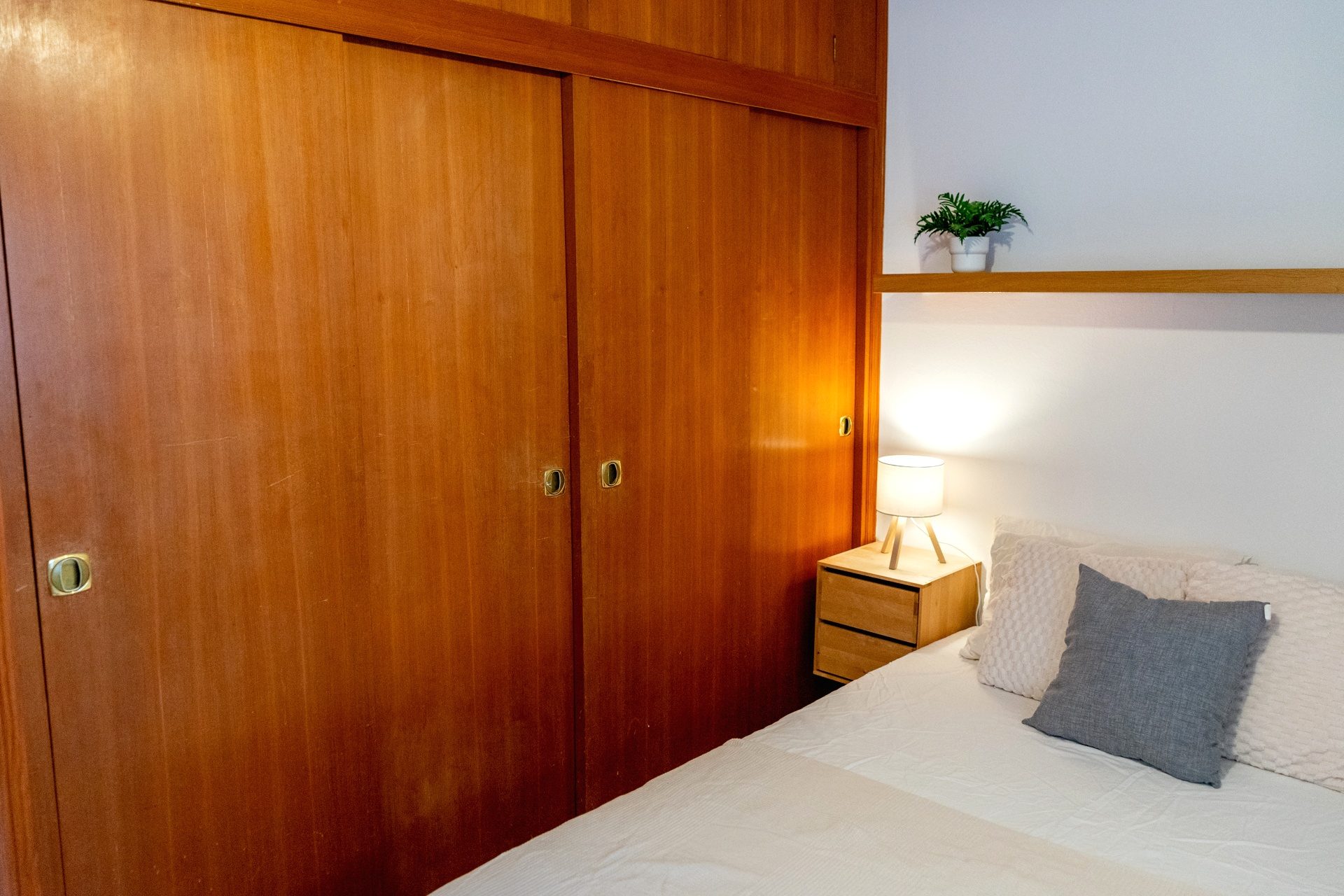 Acogedor Apartamento de 3 Habitaciones en Calle Zafiro, La Macarena