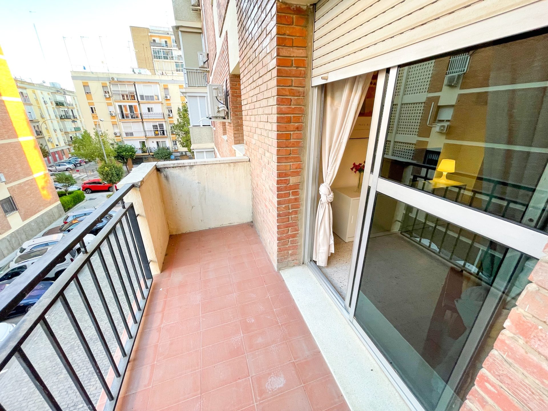 Acogedor Apartamento de 3 Habitaciones en Calle Zafiro, La Macarena