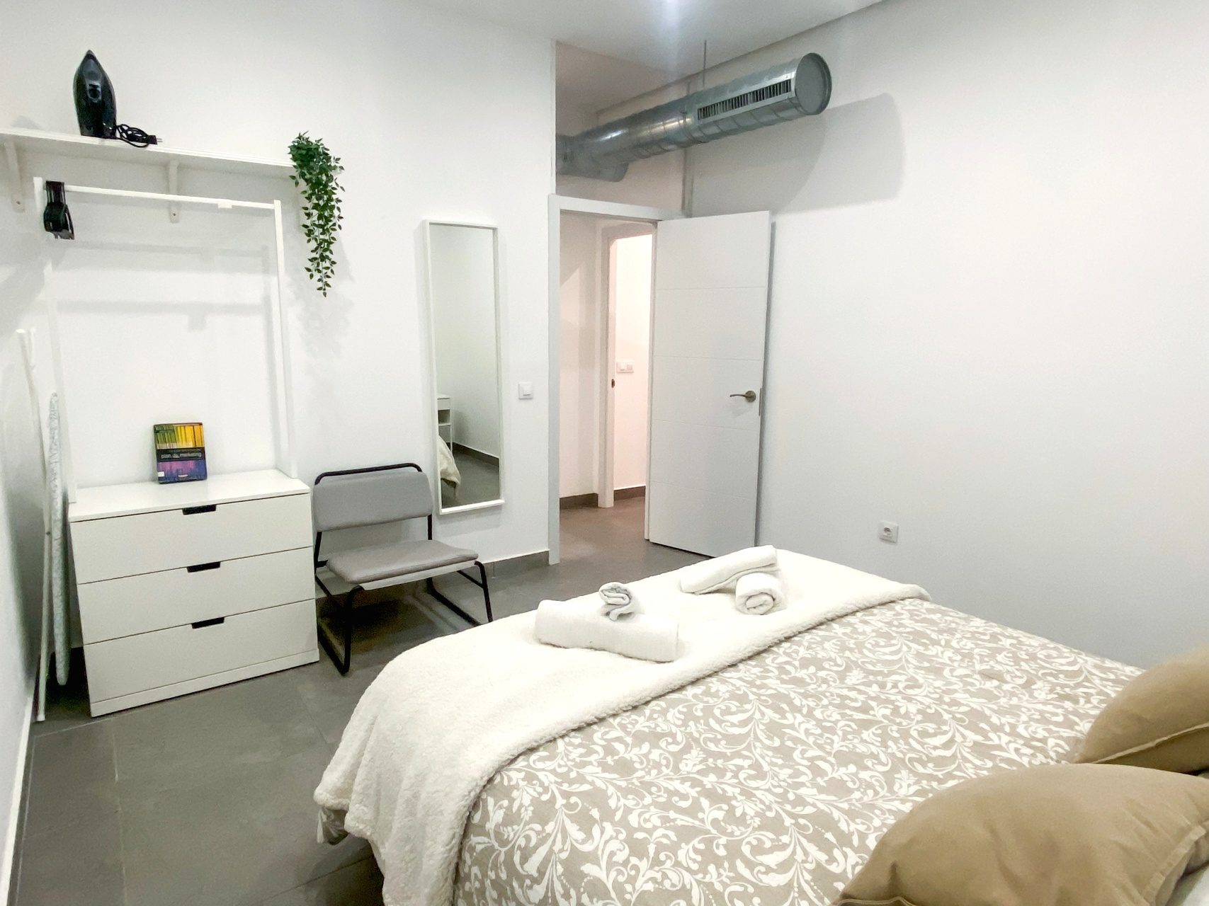 Loft de 2 Habitaciones junto a Calle Betis, Triana