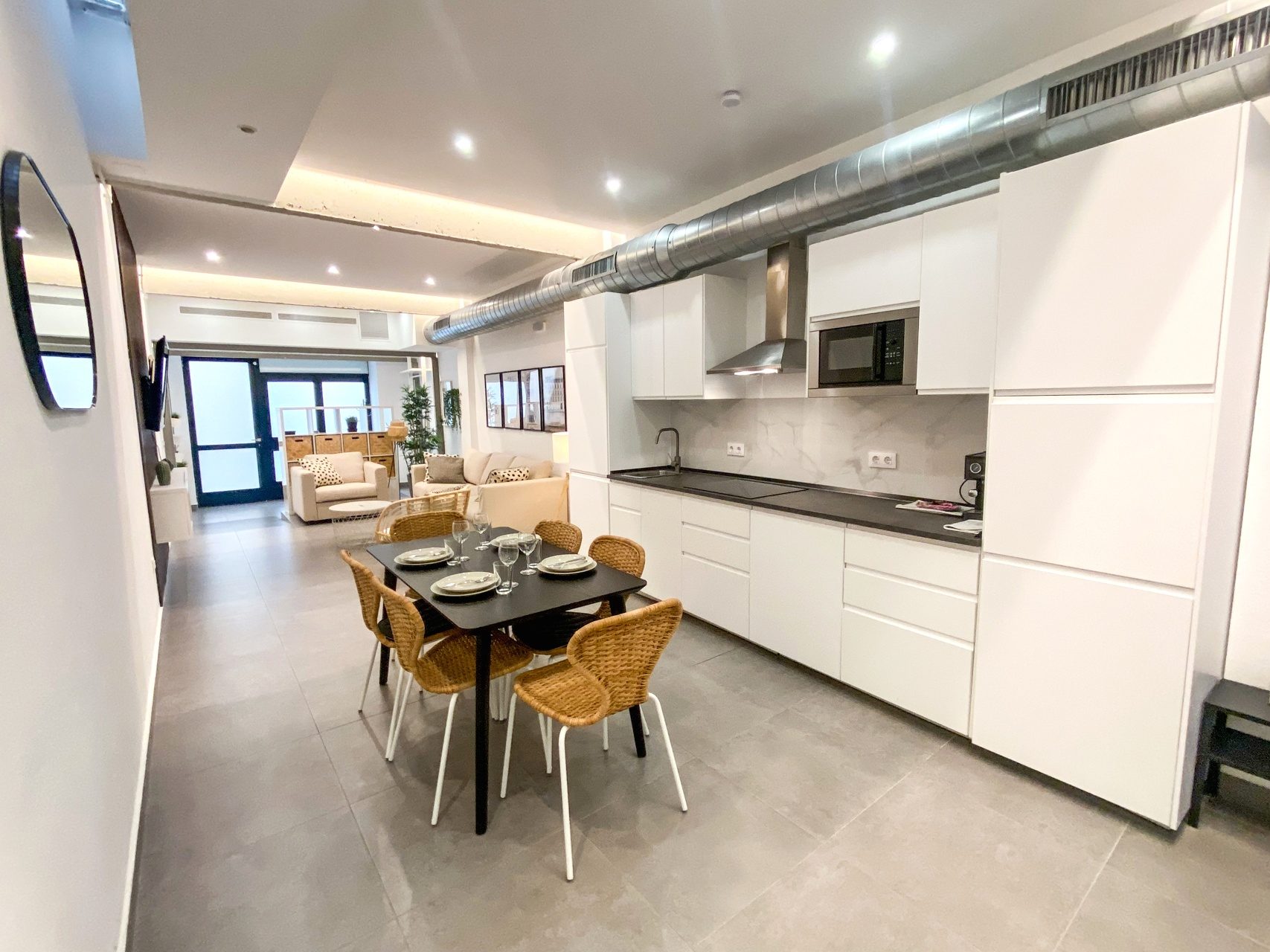 Loft de 2 Habitaciones junto a Calle Betis, Triana