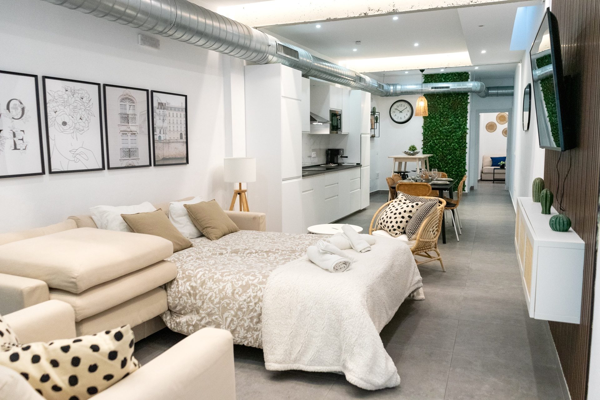 Loft de 2 Habitaciones junto a Calle Betis, Triana