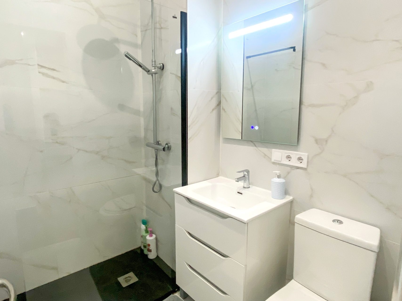 Loft de 2 Habitaciones junto a Calle Betis, Triana