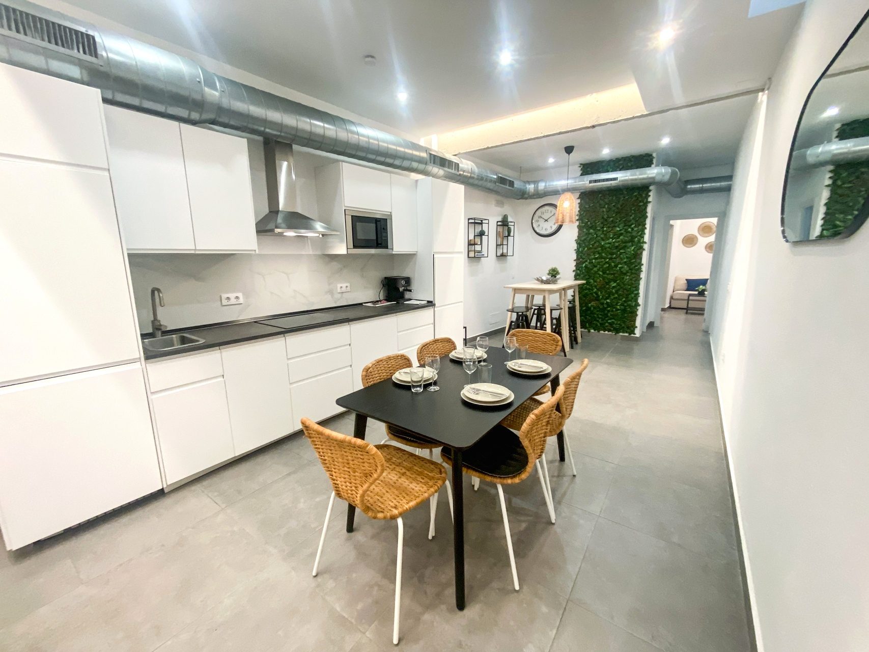 Loft de 2 Habitaciones junto a Calle Betis, Triana