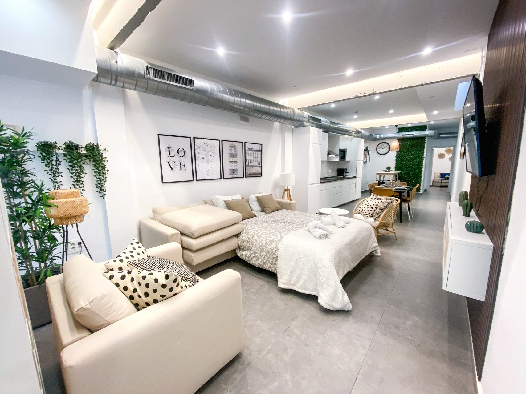 Loft de 2 Habitaciones junto a Calle Betis, Triana