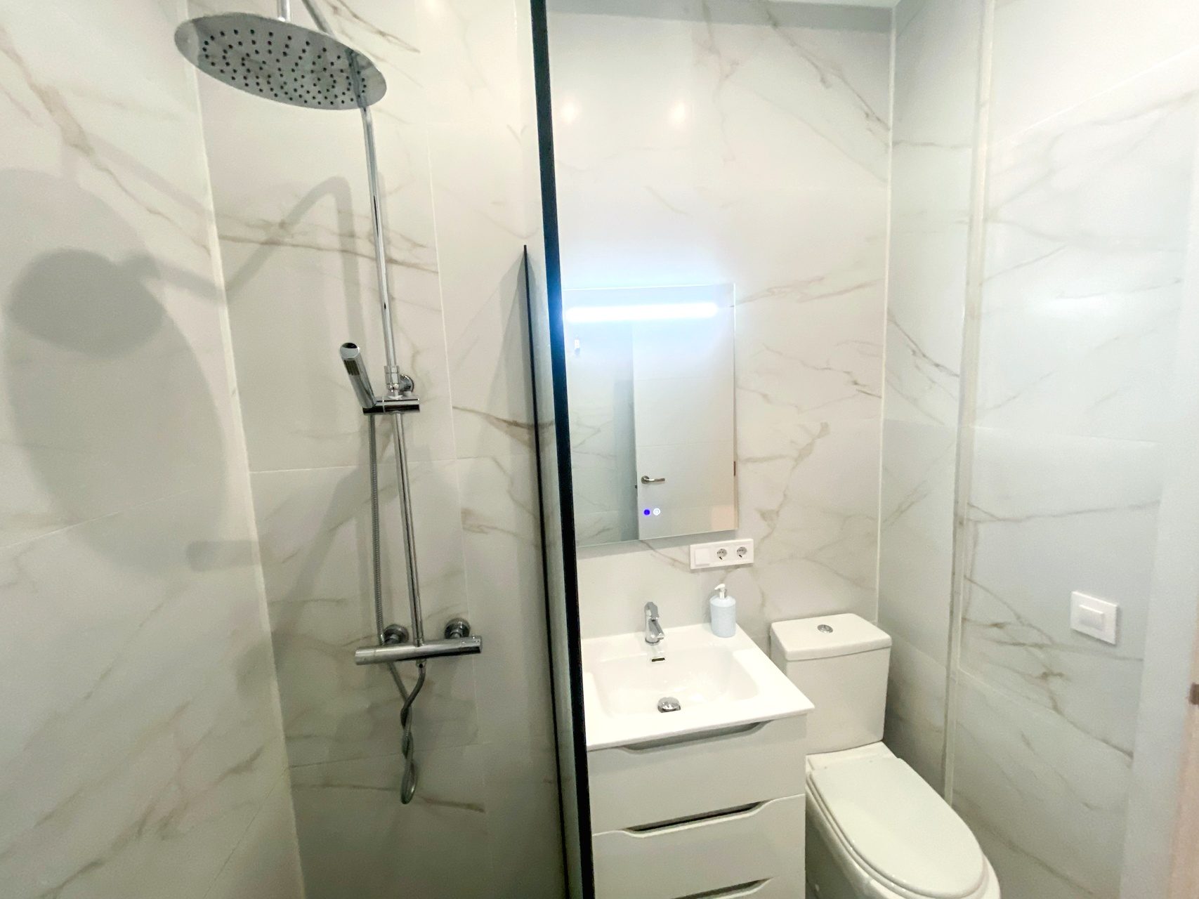 Loft de 2 Habitaciones junto a Calle Betis, Triana