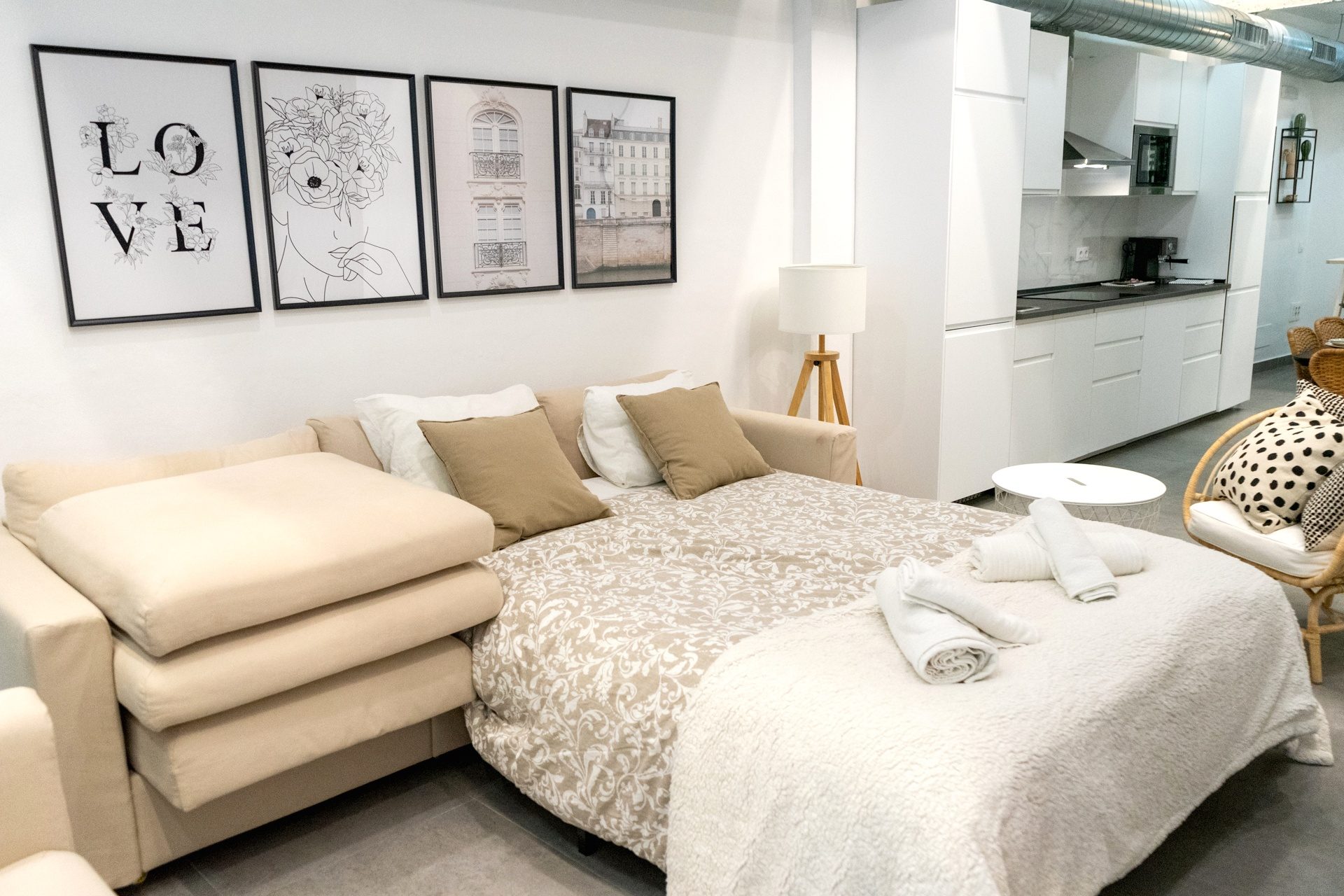 Loft de 2 Habitaciones junto a Calle Betis, Triana