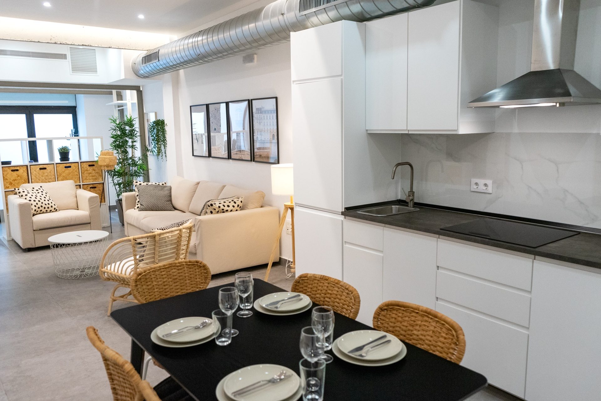 Loft de 2 Habitaciones junto a Calle Betis, Triana