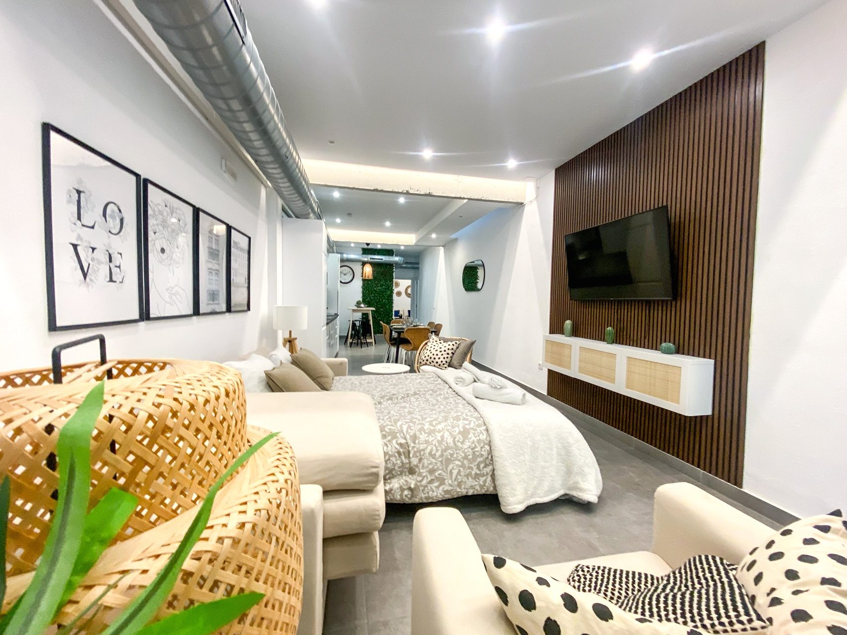 Loft de 2 Habitaciones junto a Calle Betis, Triana