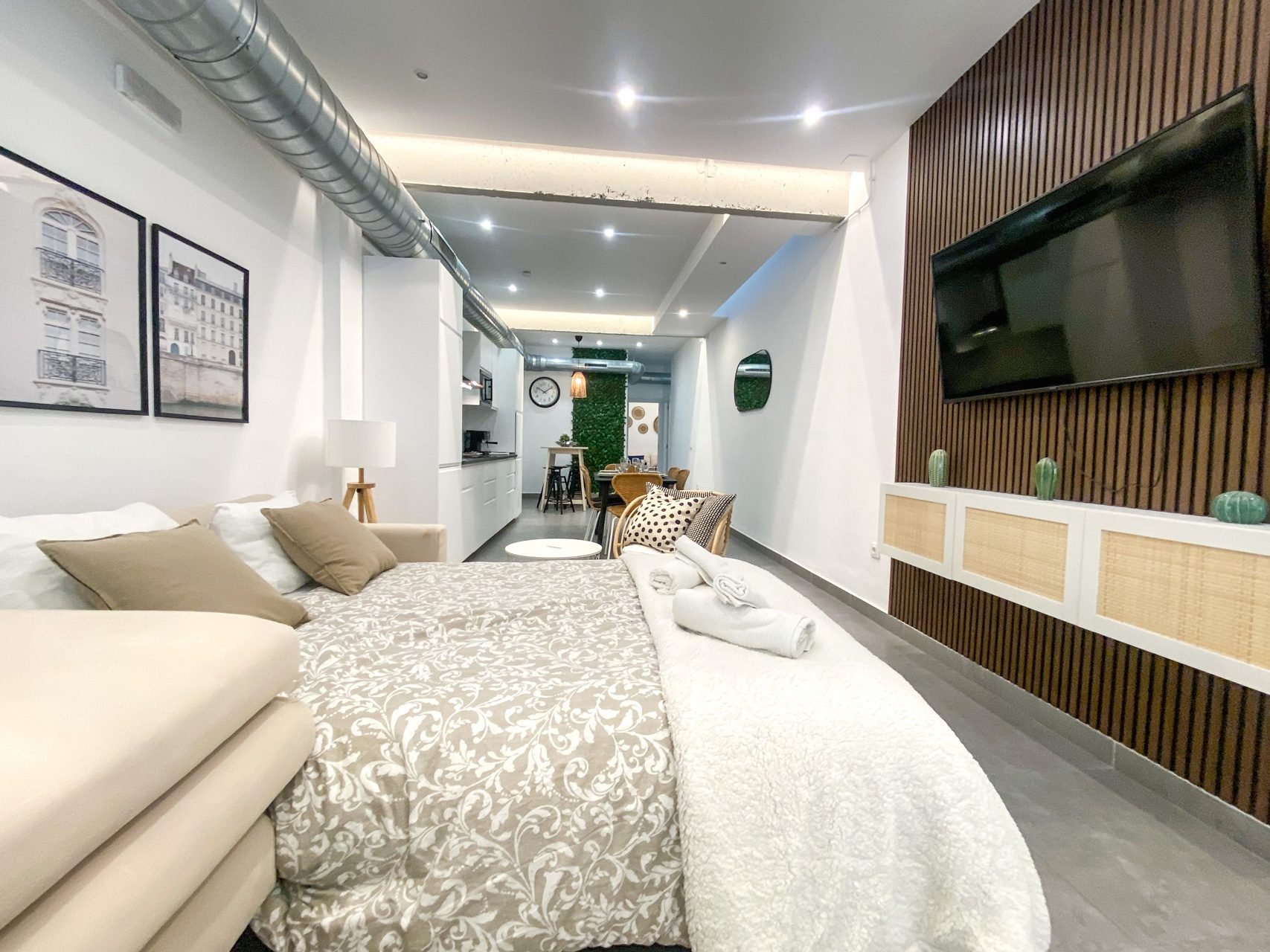 Loft de 2 Habitaciones junto a Calle Betis, Triana