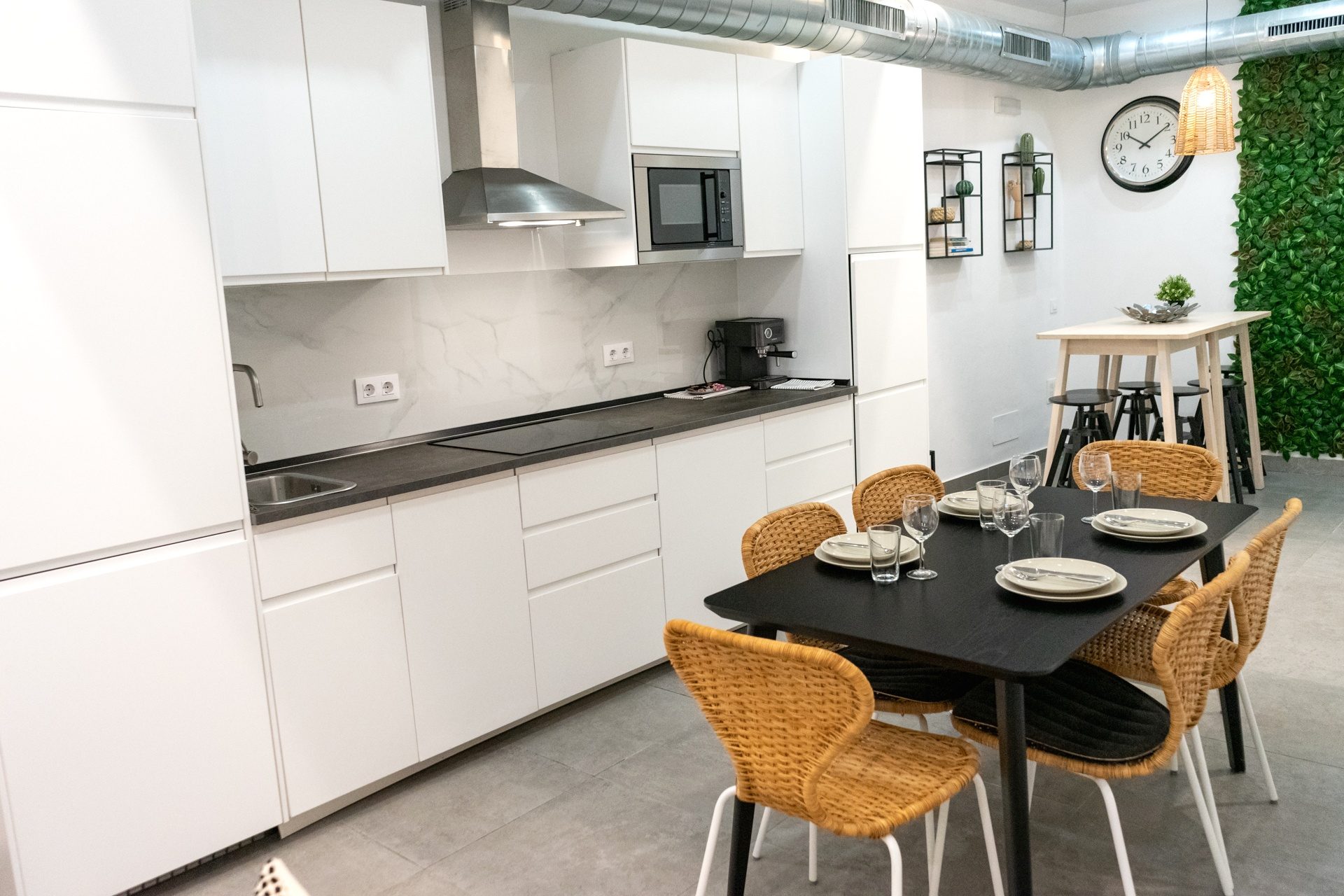 Loft de 2 Habitaciones junto a Calle Betis, Triana