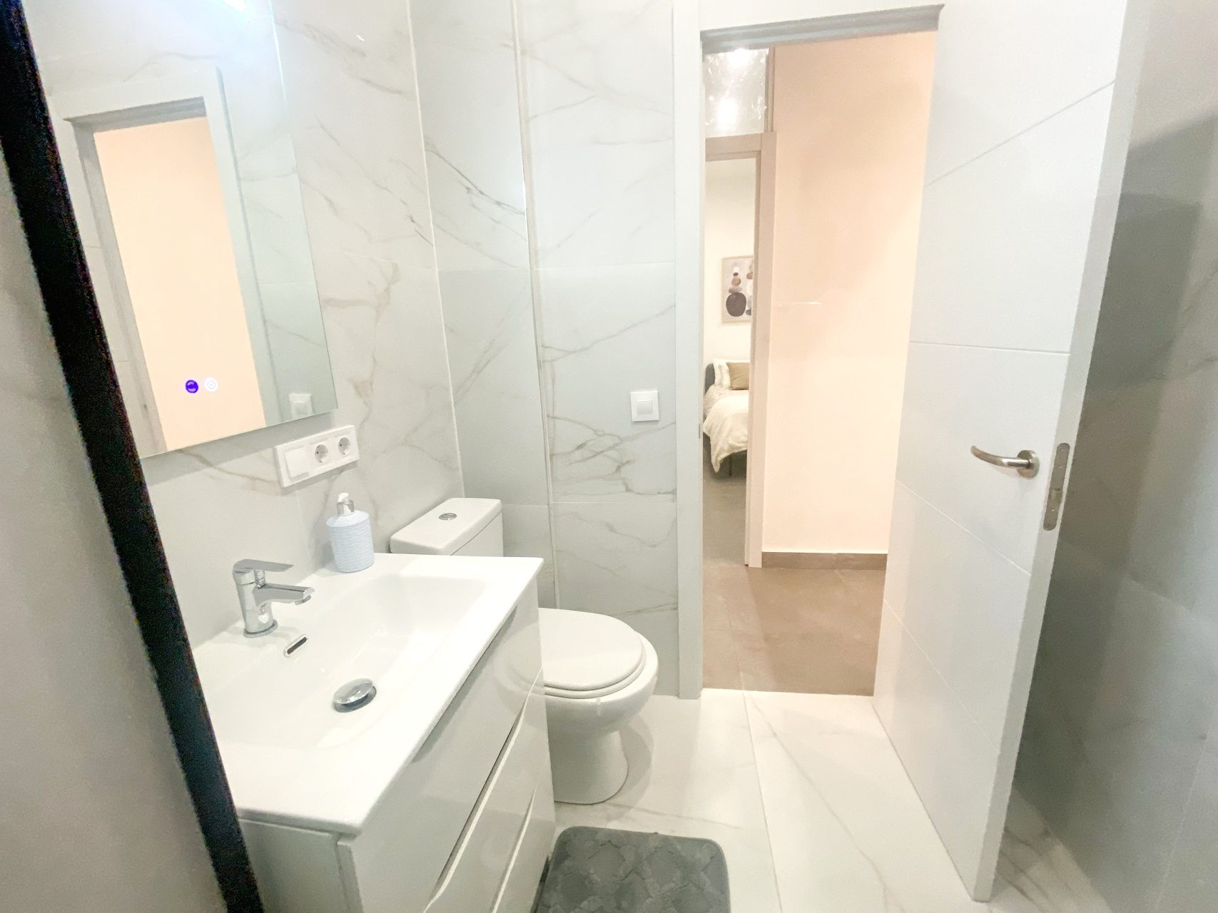 Loft de 2 Habitaciones junto a Calle Betis, Triana