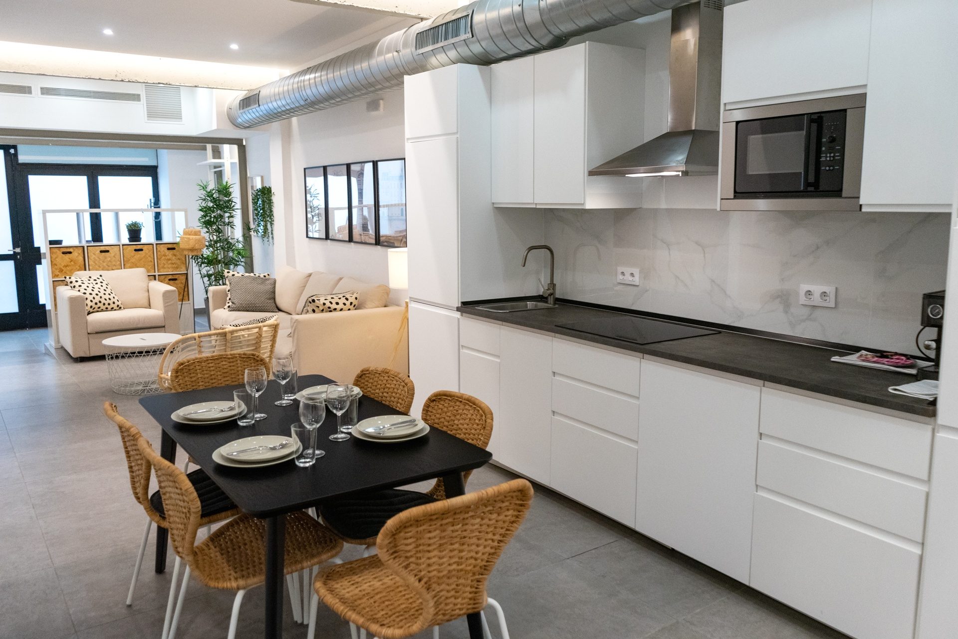 Loft de 2 Habitaciones junto a Calle Betis, Triana