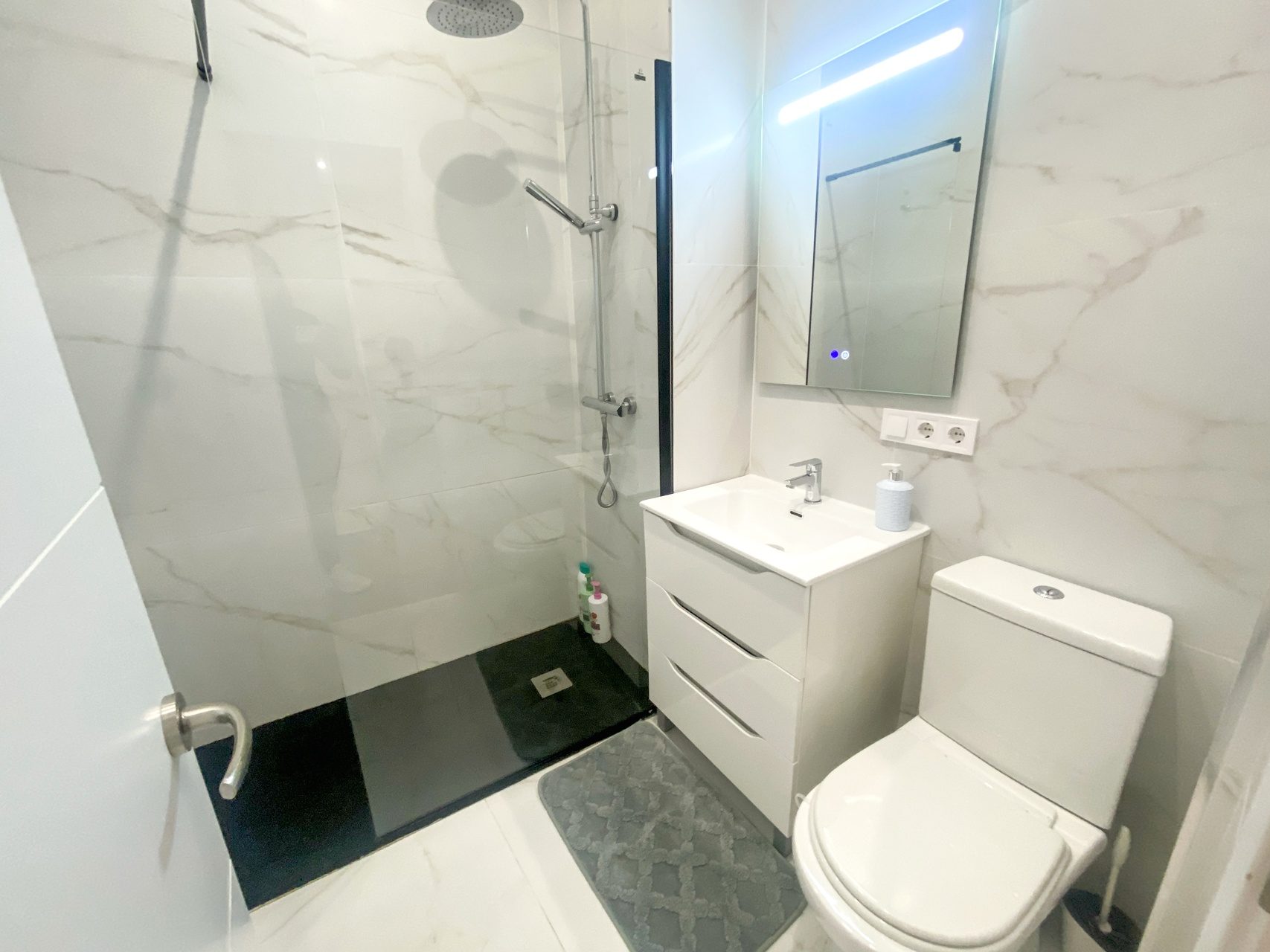 Loft de 2 Habitaciones junto a Calle Betis, Triana