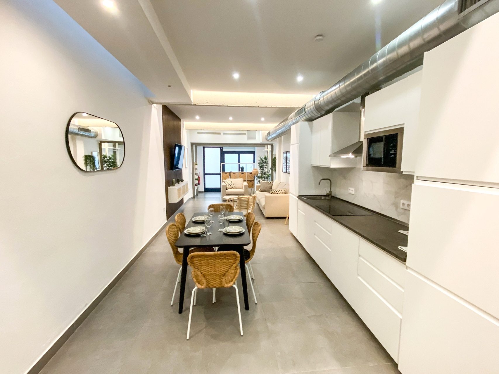 Loft de 2 Habitaciones junto a Calle Betis, Triana
