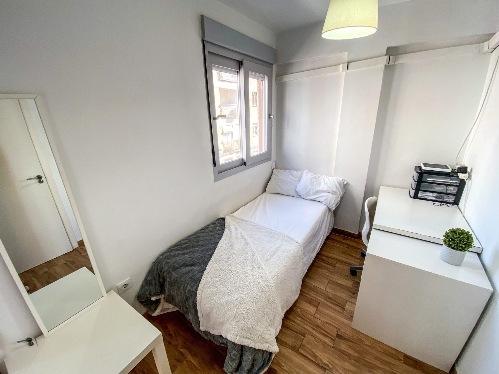  Piso de 4 Habitaciones en el corazón de Triana - Maestro Arrieta