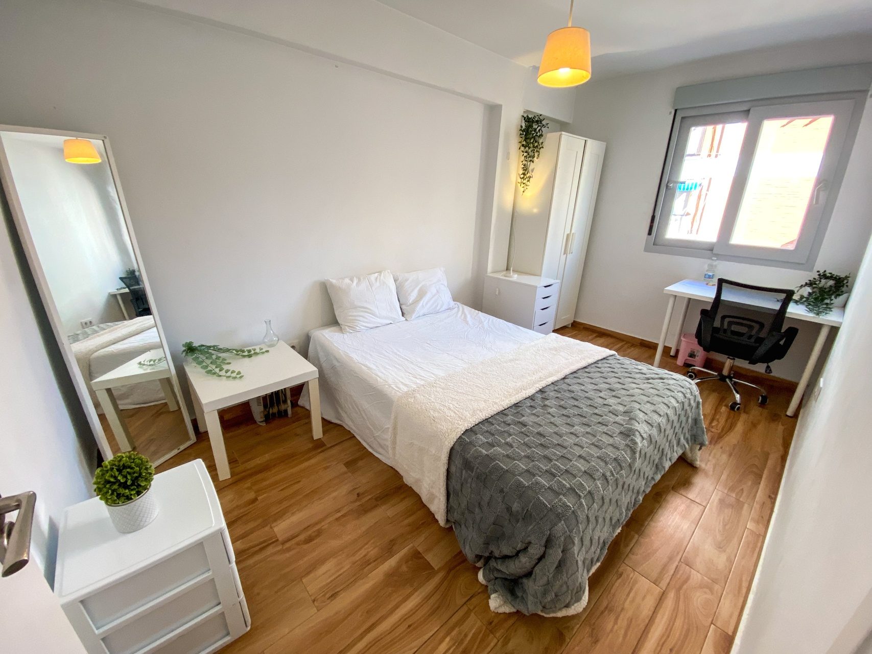  Piso de 4 Habitaciones en el corazón de Triana - Maestro Arrieta