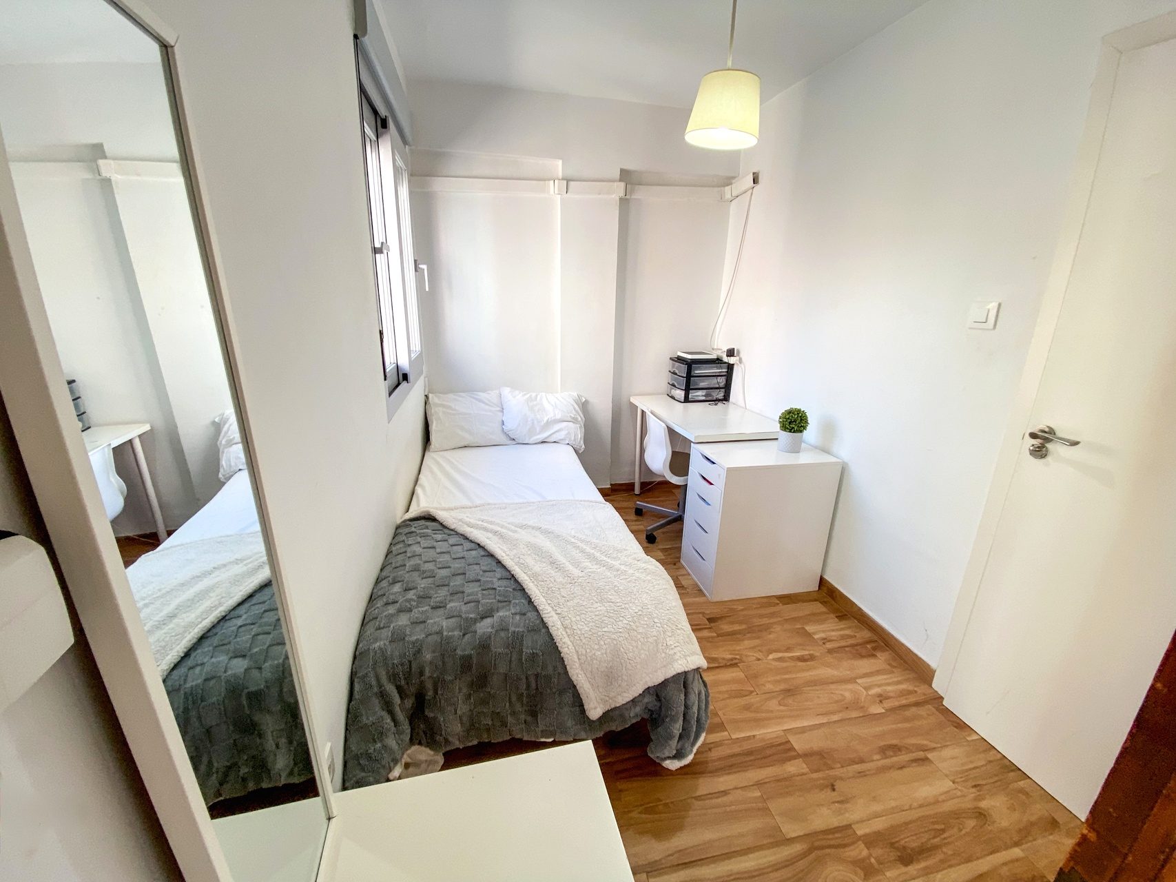  Piso de 4 Habitaciones en el corazón de Triana - Maestro Arrieta