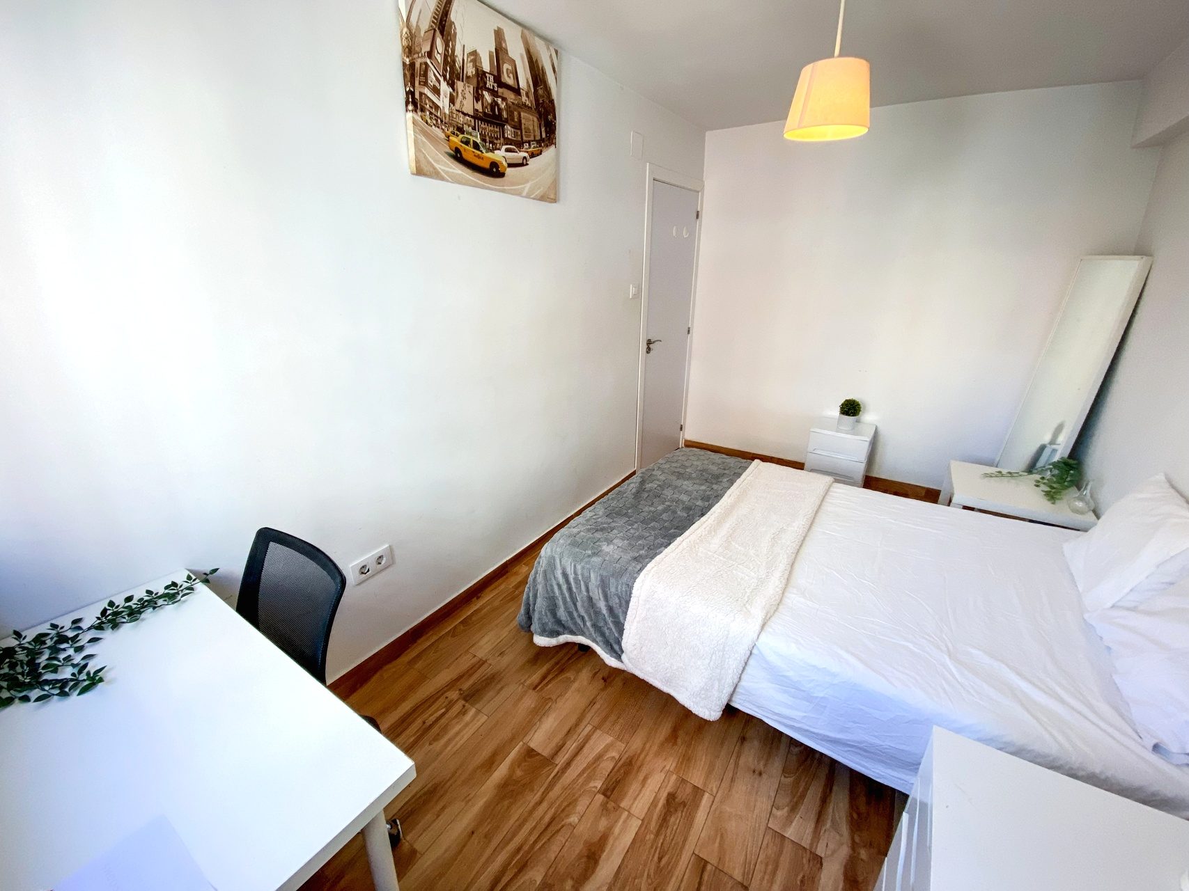  Piso de 4 Habitaciones en el corazón de Triana - Maestro Arrieta