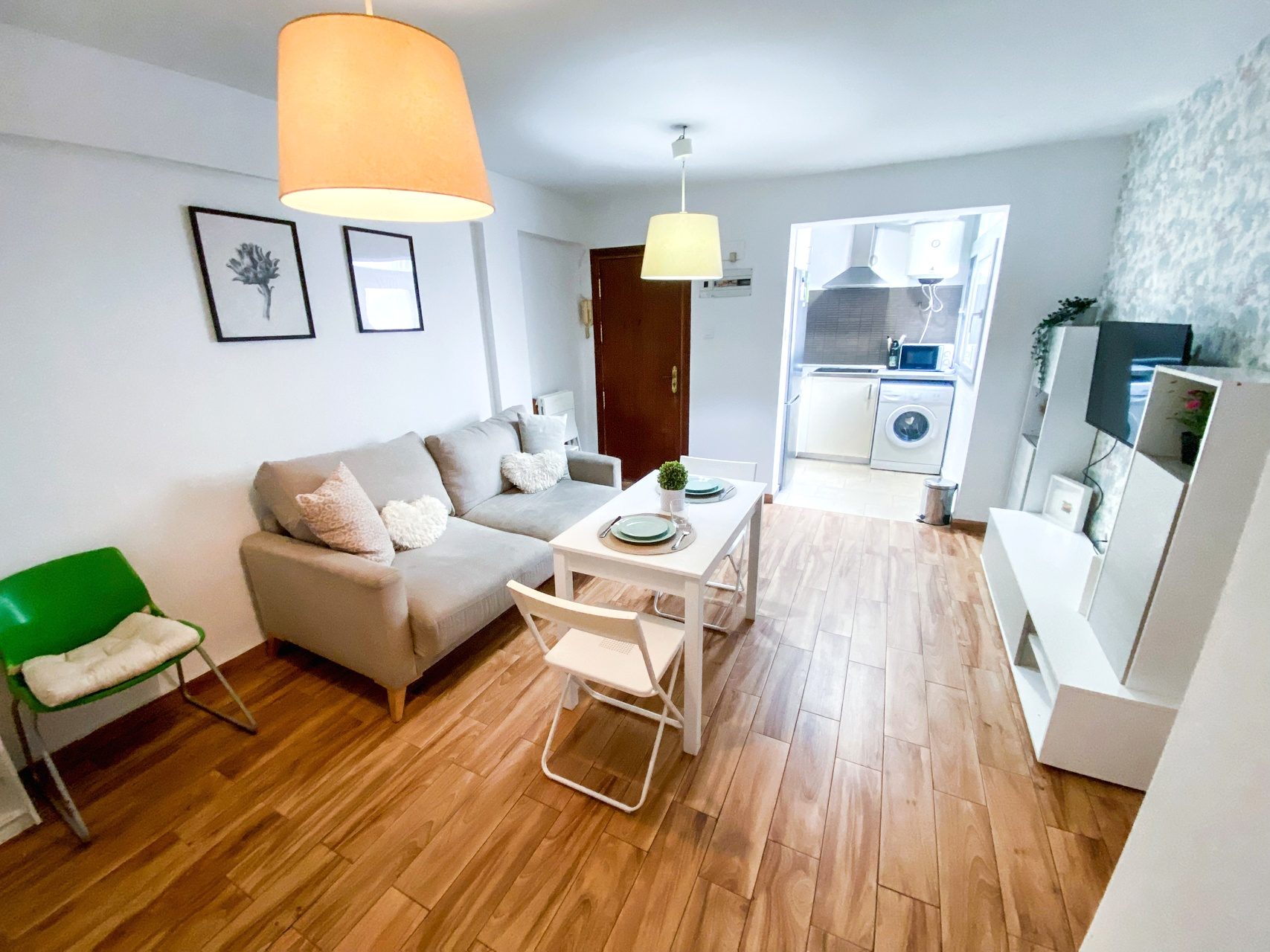  Piso de 4 Habitaciones en el corazón de Triana - Maestro Arrieta