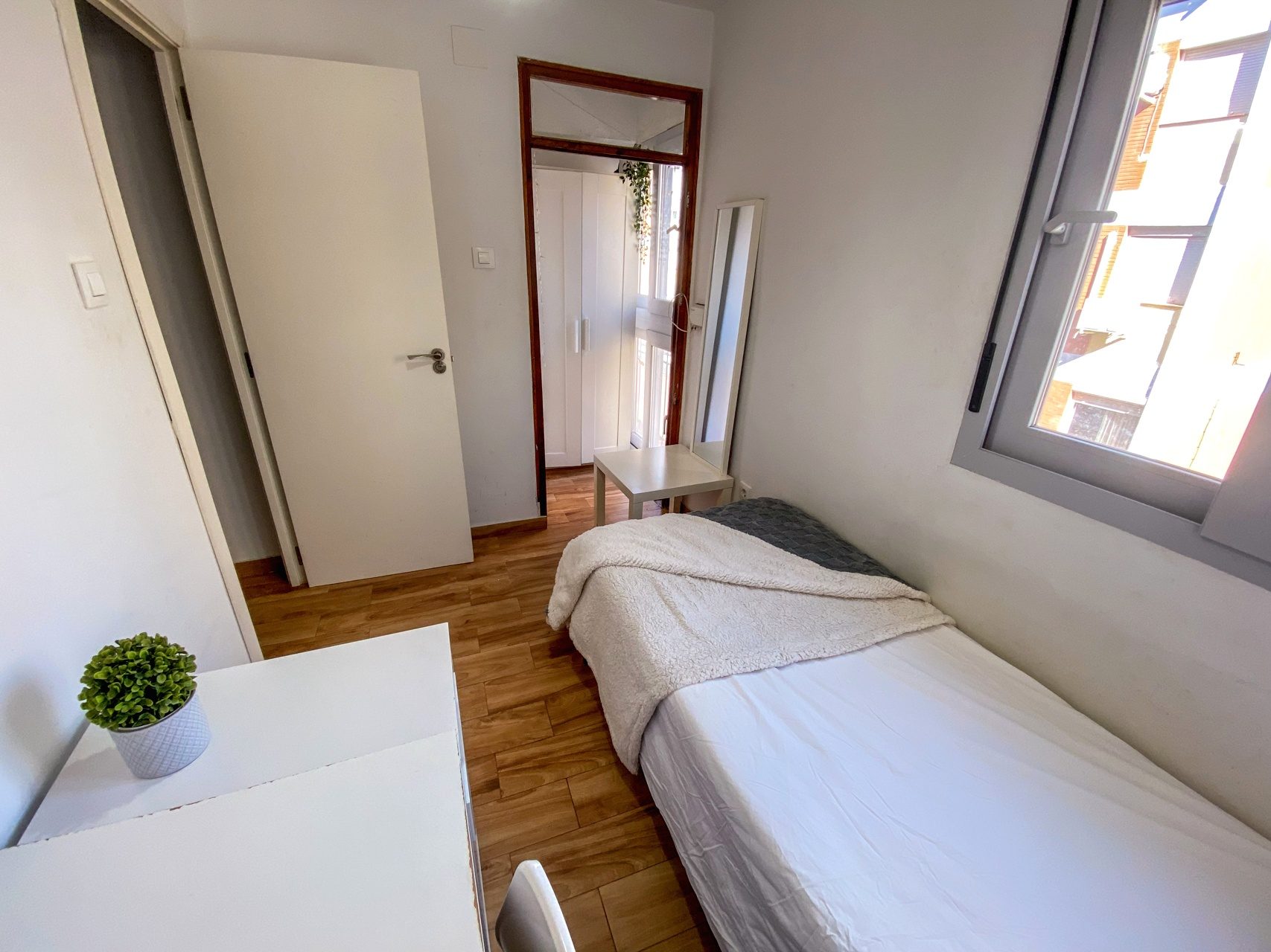  Piso de 4 Habitaciones en el corazón de Triana - Maestro Arrieta