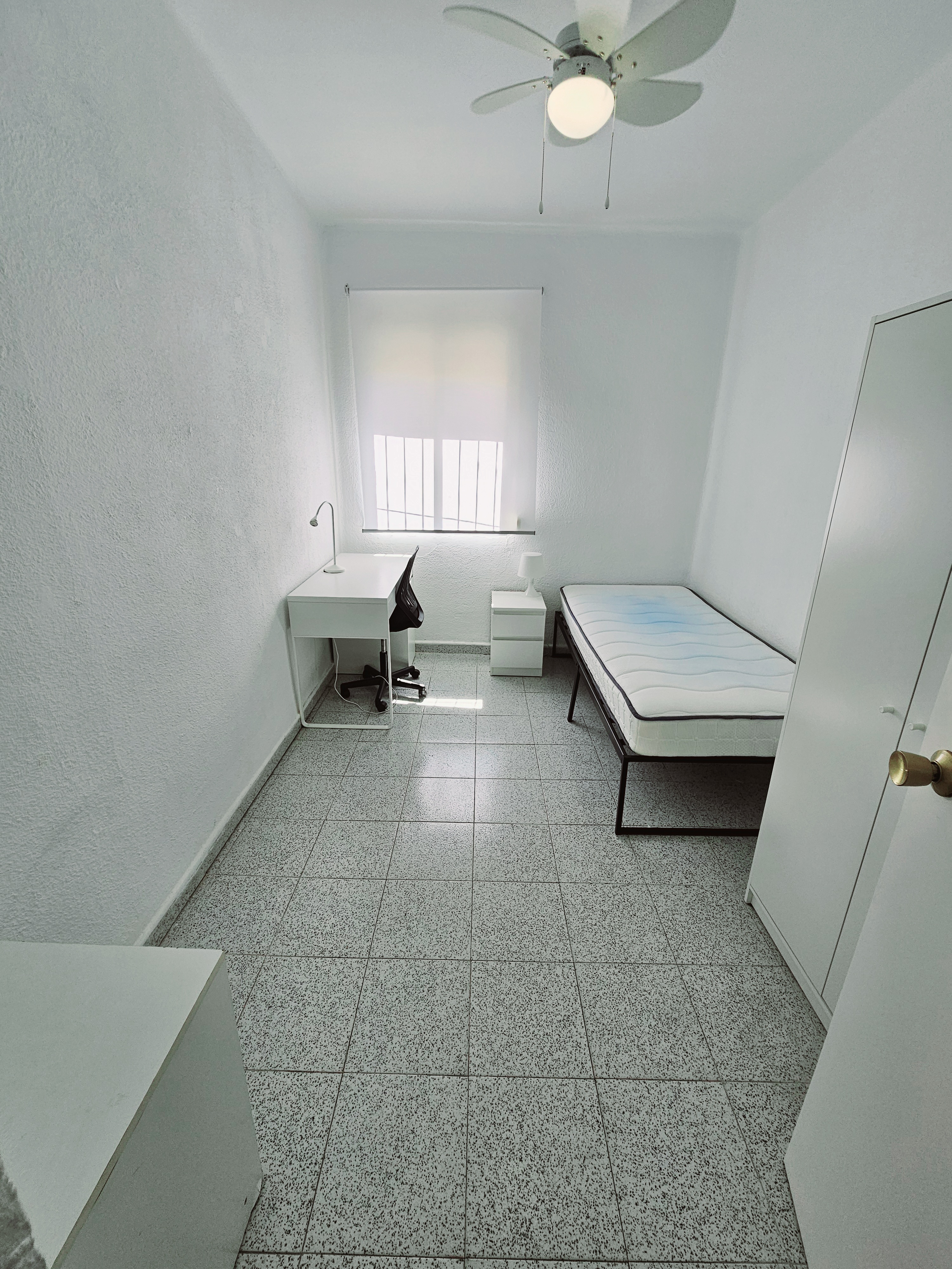 Habitaciones en Calle Ferrobús — Macarena
