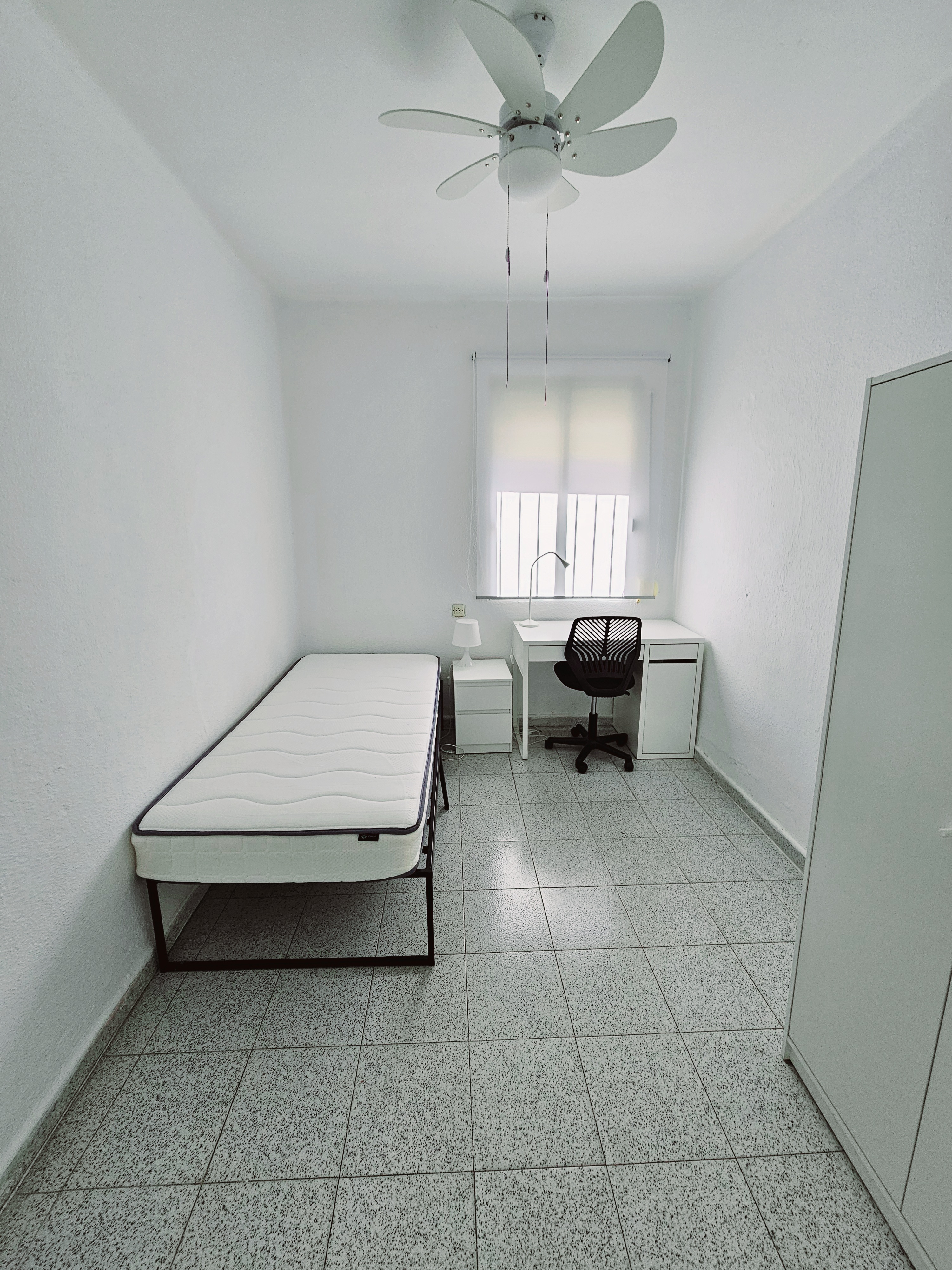 Habitaciones en Calle Ferrobús — Macarena